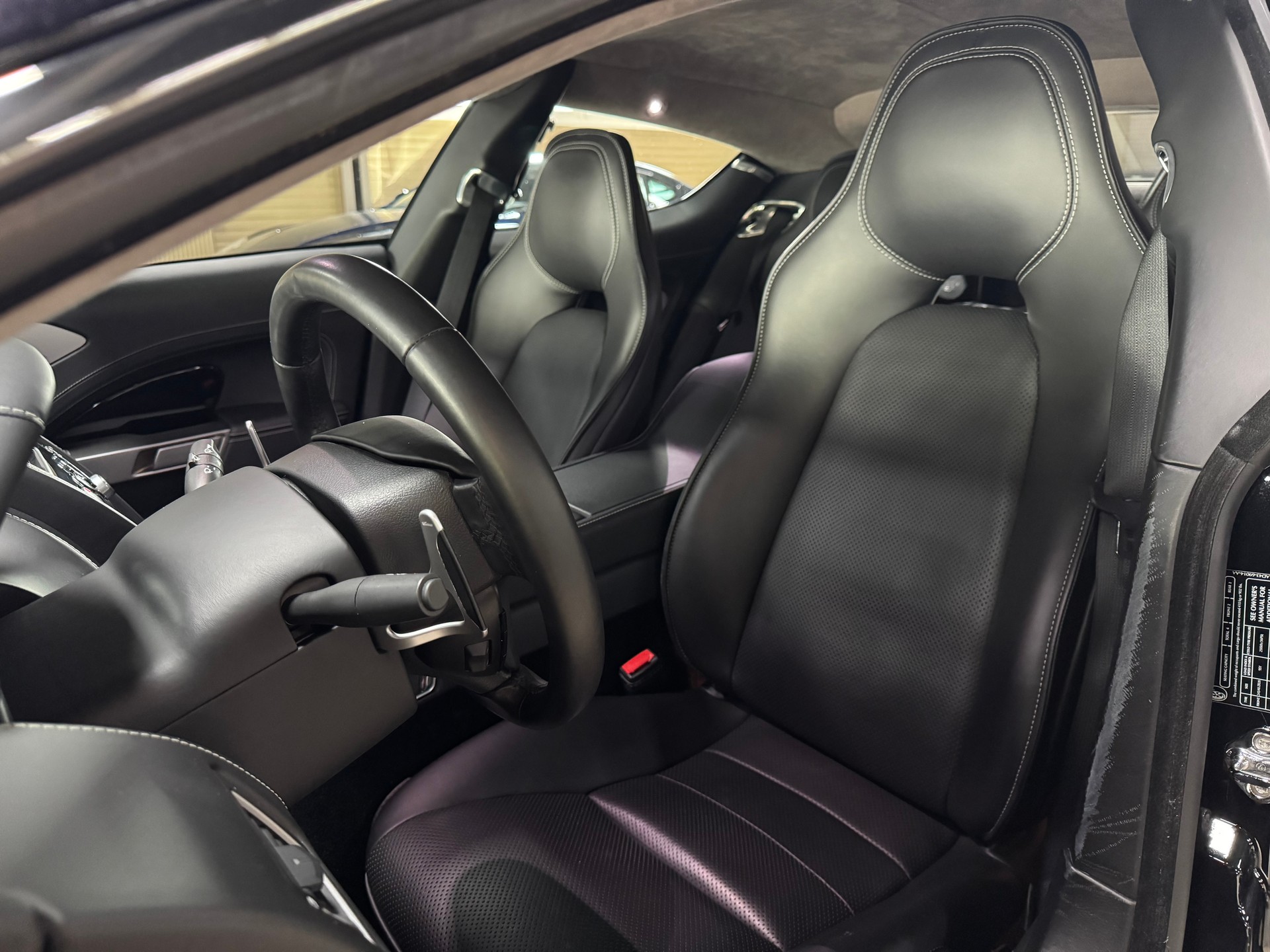ASTON MARTIN Rapide 5.9 V12 Touchtronic 2-image-14