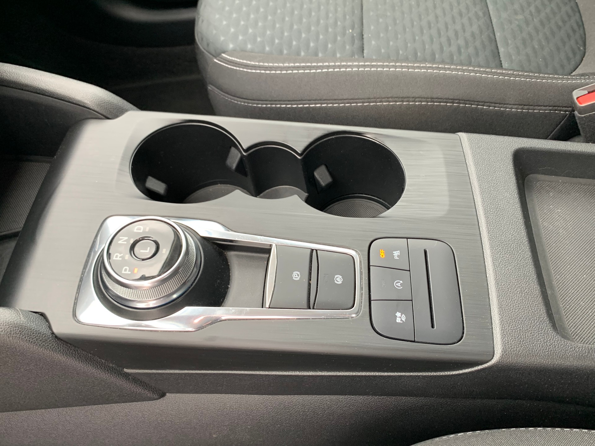 FORD Kuga 1.5 TDCi Cool & Connect 2WD Automat-image-16