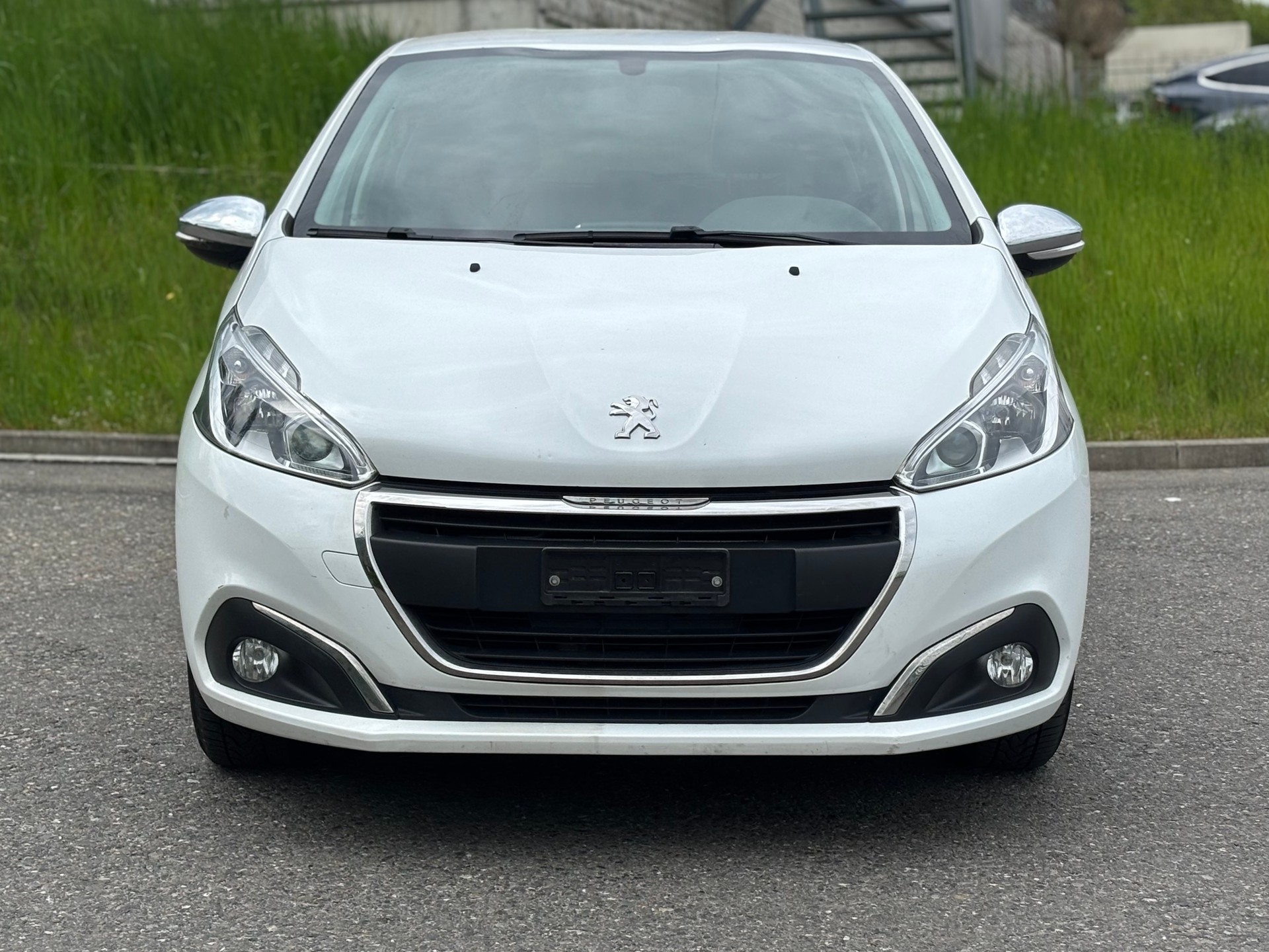 PEUGEOT 208 1.2 PureTech Style-showroom-element-1
