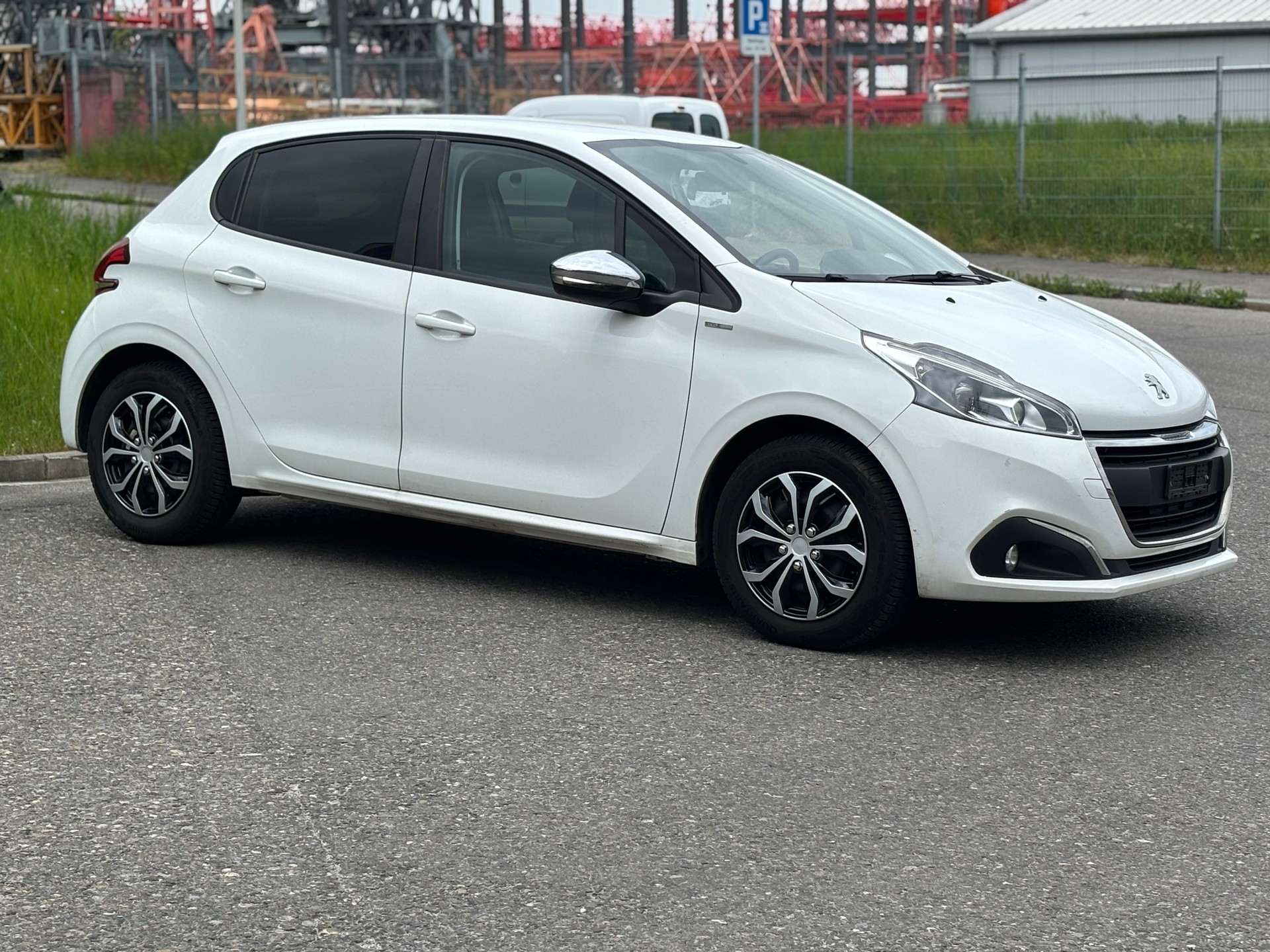 PEUGEOT 208 1.2 PureTech Style-showroom-element-2