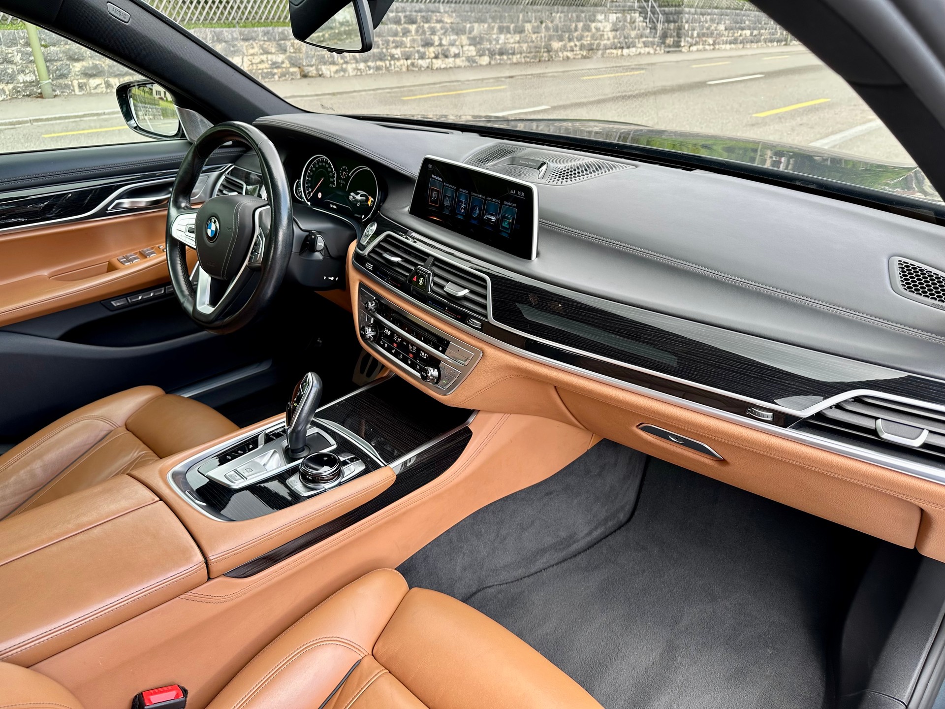 BMW 750Li xDrive-image-10