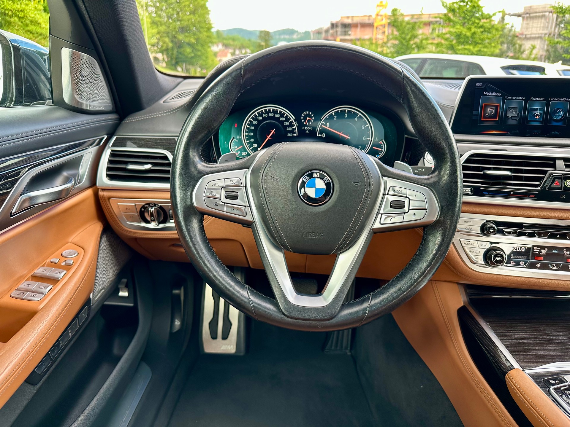 BMW 750Li xDrive-image-12