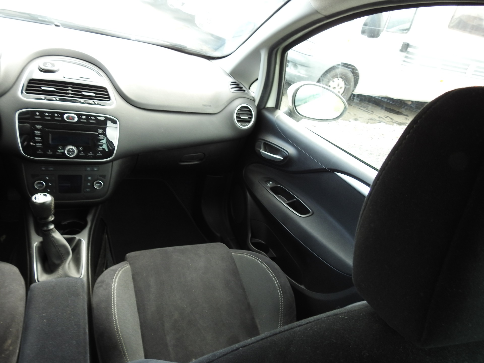 FIAT Punto 0.9 Twinair Young-image-17