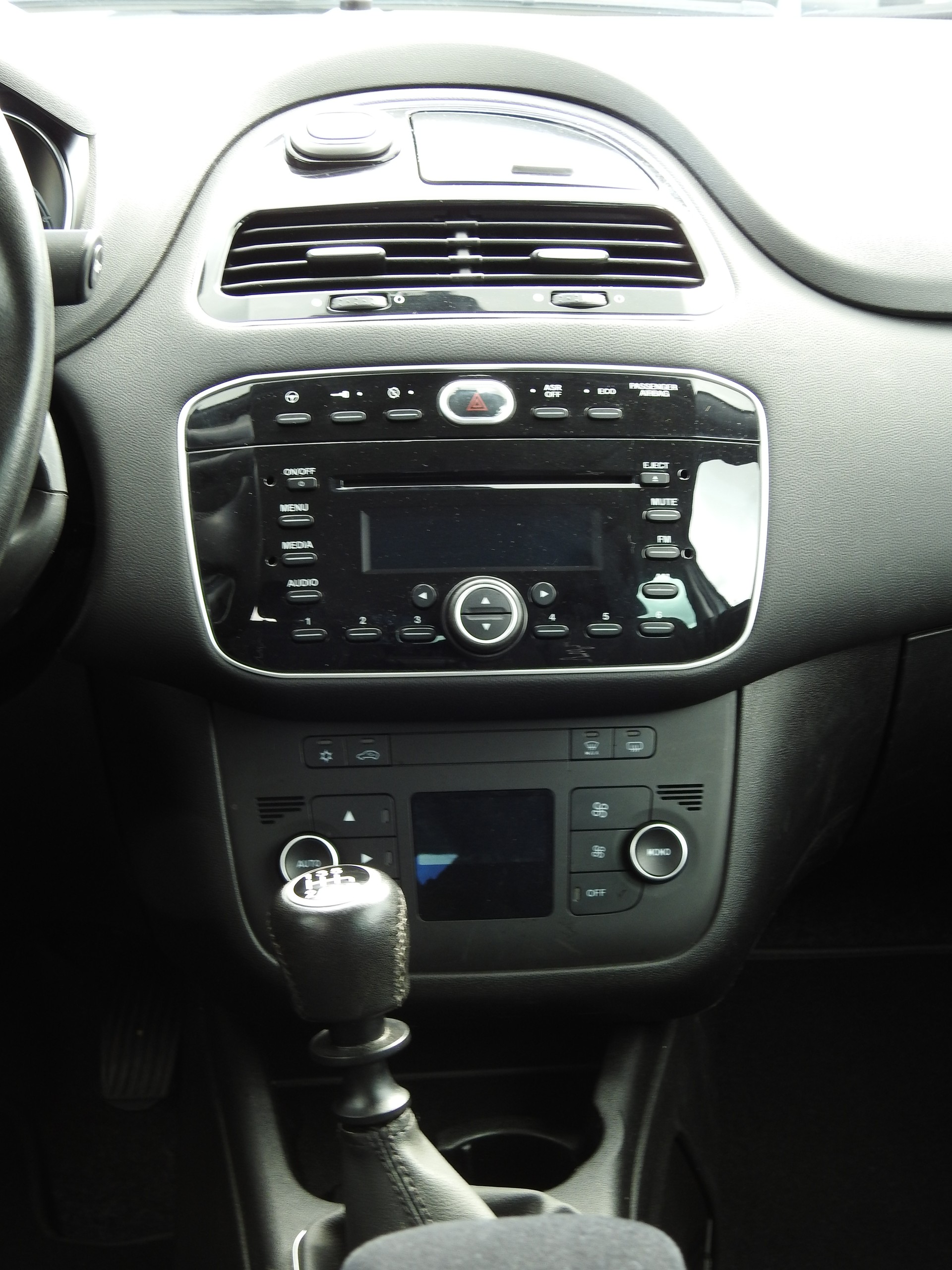 FIAT Punto 0.9 Twinair Young-image-16