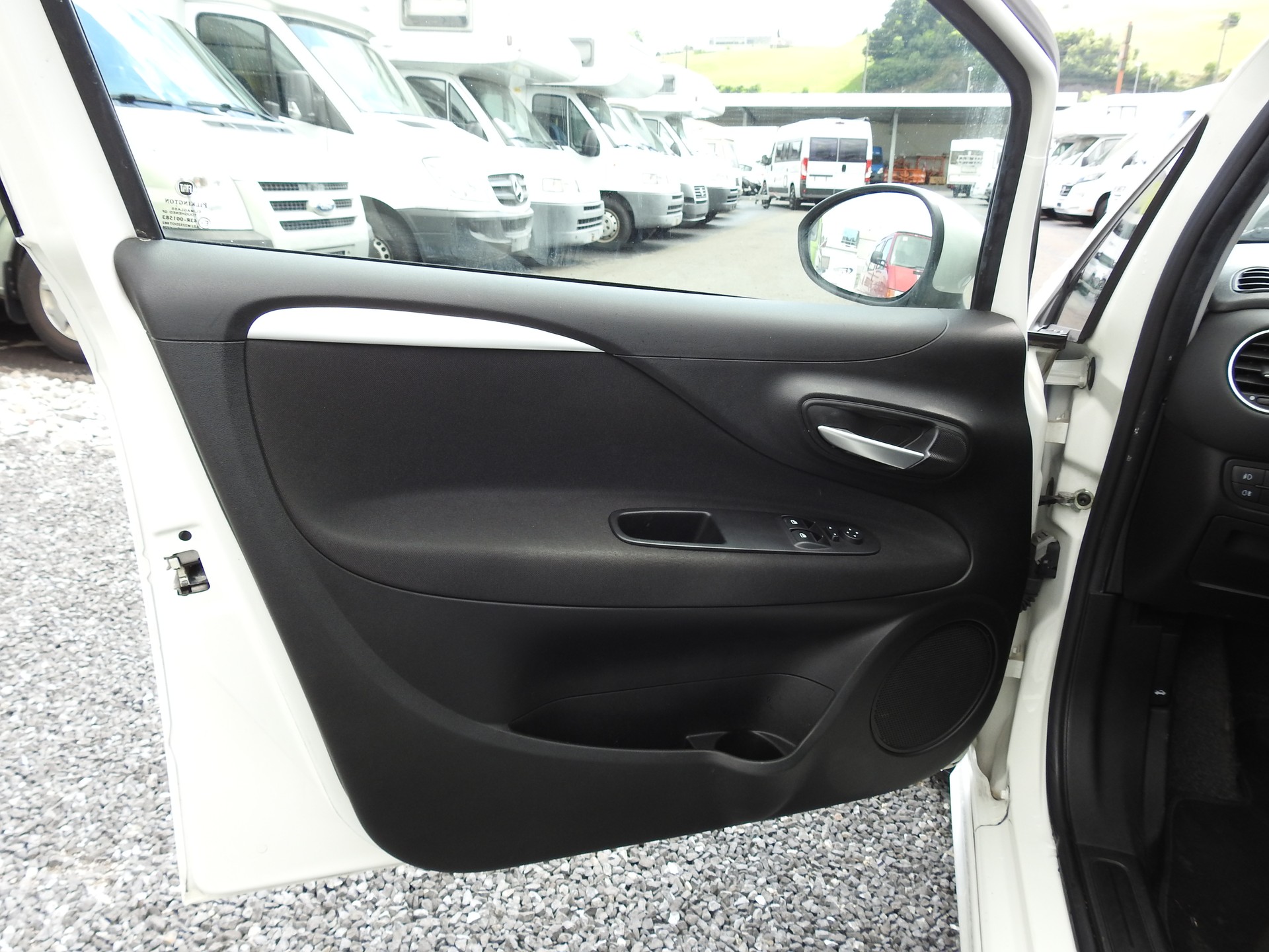 FIAT Punto 0.9 Twinair Young-image-9