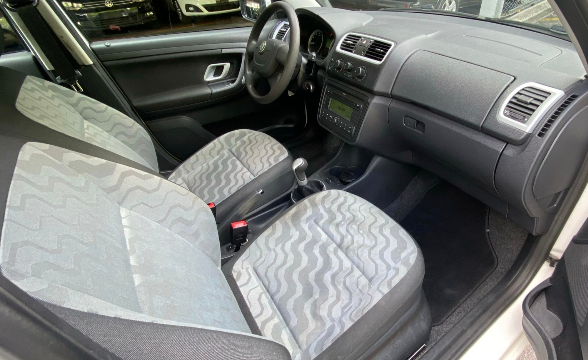 SKODA Fabia 1.2 Entry-image-9