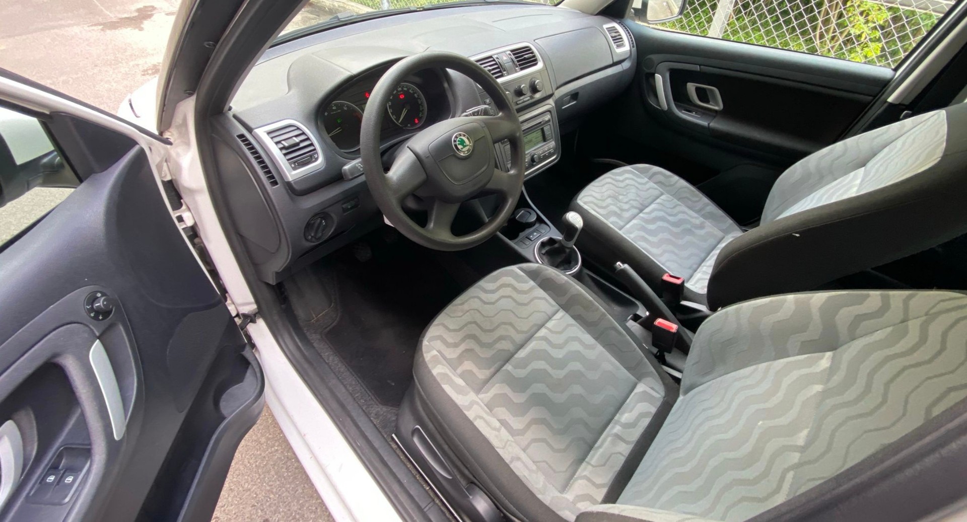 SKODA Fabia 1.2 Entry-image-10