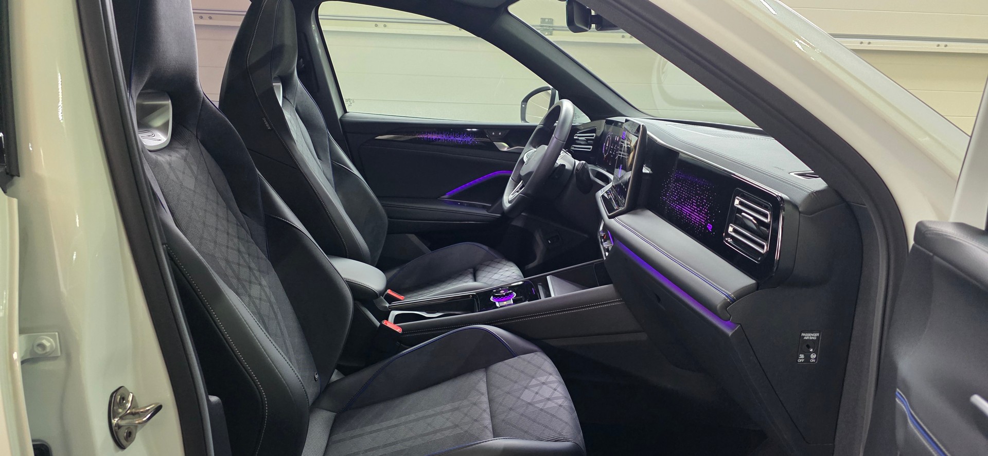 VW Tiguan 2.0 TDI SCR R-Line 4Motion DSG *ACC/LaneAssist*Sitz-Lenkradheizung*Massagefunktion*Pamoramadach*-image-24
