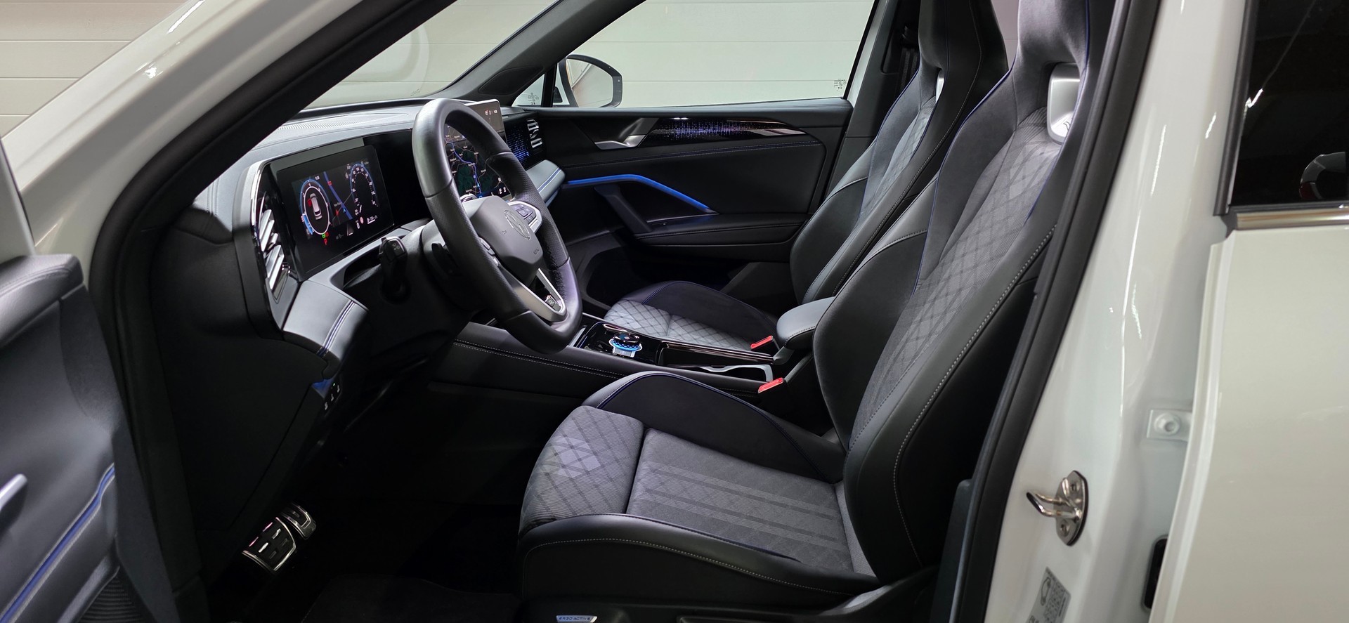 VW Tiguan 2.0 TDI SCR R-Line 4Motion DSG *ACC/LaneAssist*Sitz-Lenkradheizung*Massagefunktion*Pamoramadach*-image-8