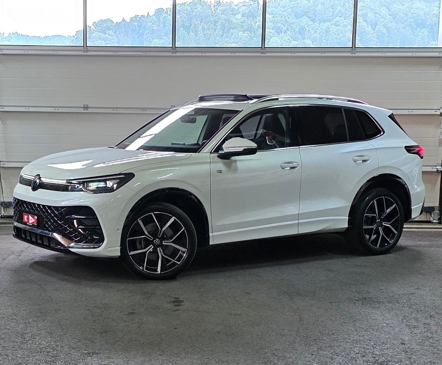 VW Tiguan 2.0 TDI SCR R-Line 4Motion DSG *ACC/LaneAssist*Sitz-Lenkradheizung*Massagefunktion*Pamoramadach*