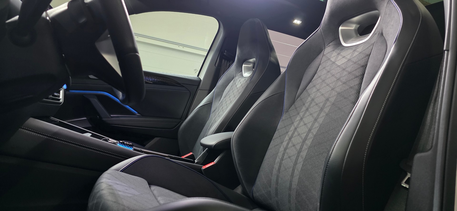 VW Tiguan 2.0 TDI SCR R-Line 4Motion DSG *ACC/LaneAssist*Sitz-Lenkradheizung*Massagefunktion*Pamoramadach*-image-9