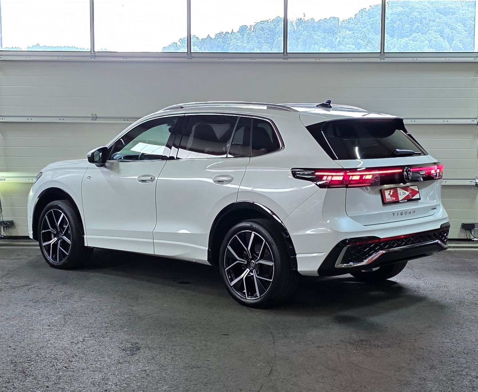 VW Tiguan 2.0 TDI SCR R-Line 4Motion DSG *ACC/LaneAssist*Sitz-Lenkradheizung*Massagefunktion*Pamoramadach*-showroom-element-2
