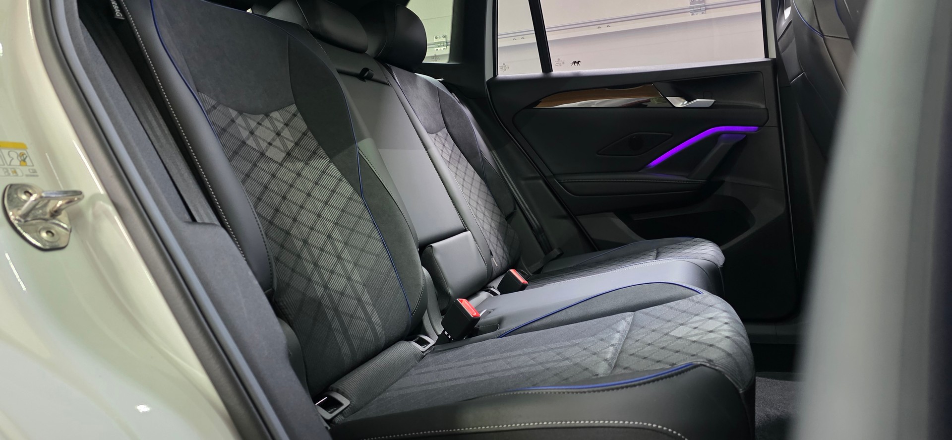 VW Tiguan 2.0 TDI SCR R-Line 4Motion DSG *ACC/LaneAssist*Sitz-Lenkradheizung*Massagefunktion*Pamoramadach*-image-27