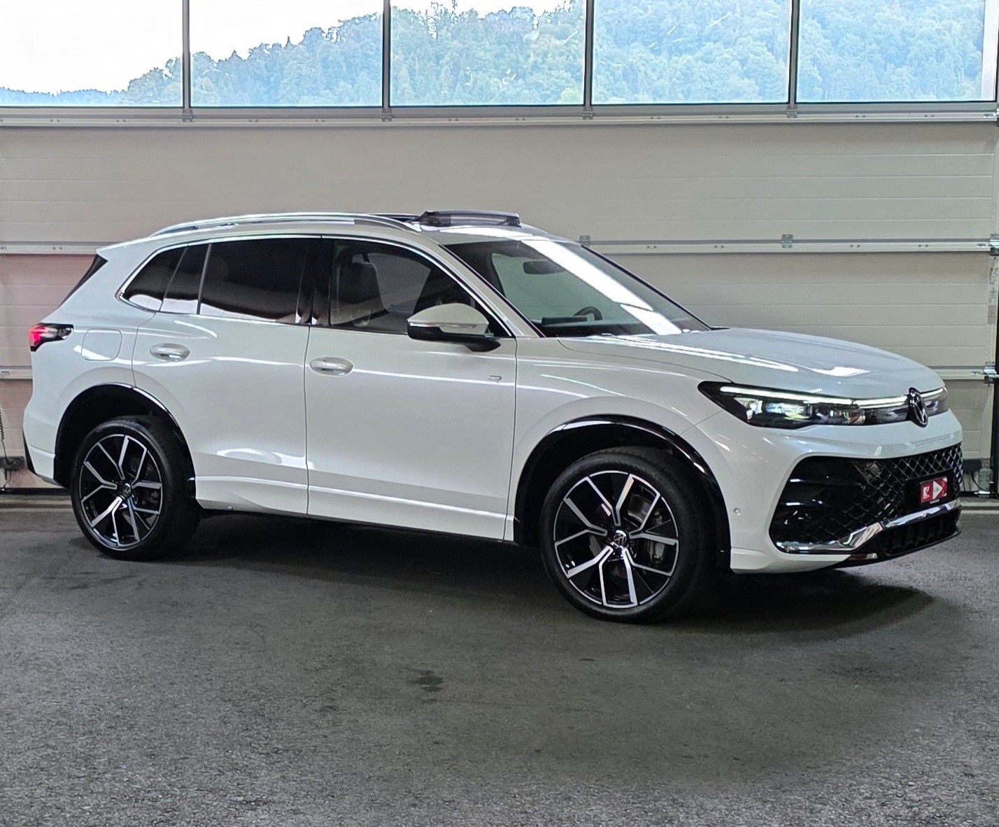 VW Tiguan 2.0 TDI SCR R-Line 4Motion DSG *ACC/LaneAssist*Sitz-Lenkradheizung*Massagefunktion*Pamoramadach*-image-6