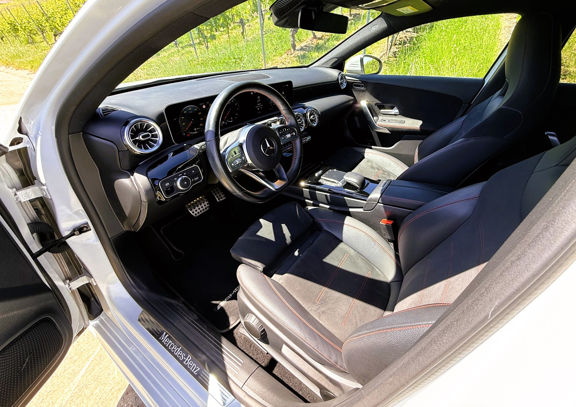 MERCEDES-BENZ A 200 AMG Line 7G-DCT-image-14