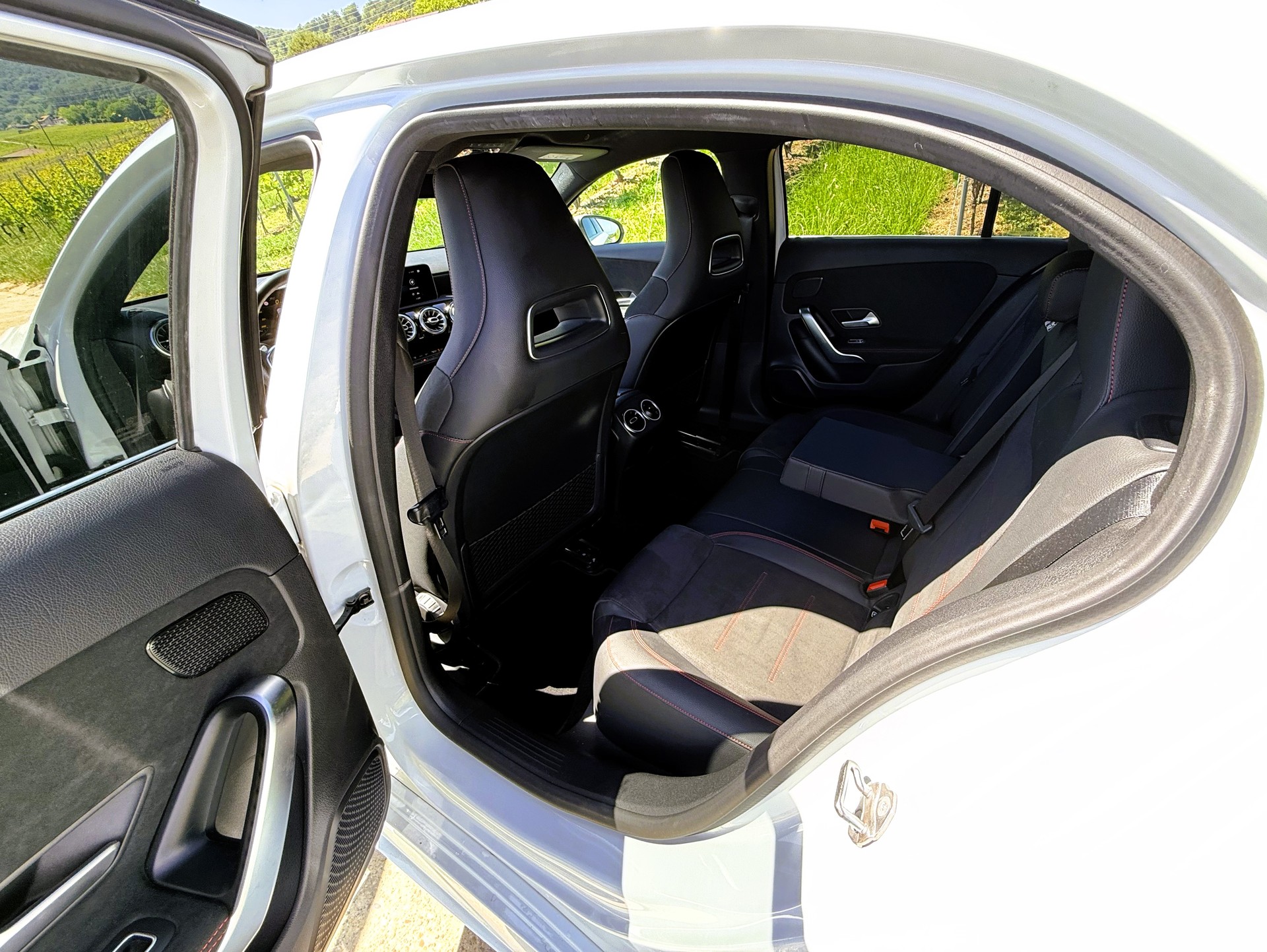 MERCEDES-BENZ A 200 AMG Line 7G-DCT-image-16