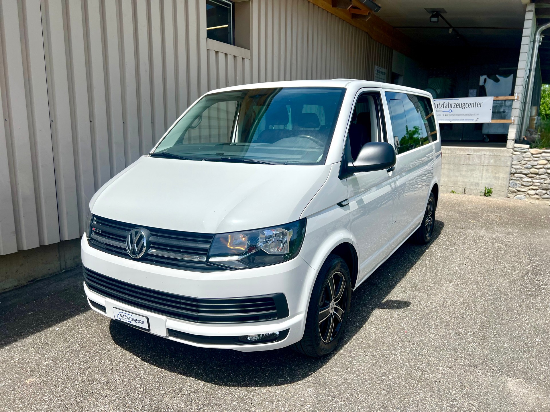 VW T6 Multivan 2.0 TDI Comfortline 4Motion DSG by Nutzfahrzeugcenter Seetal-image-1