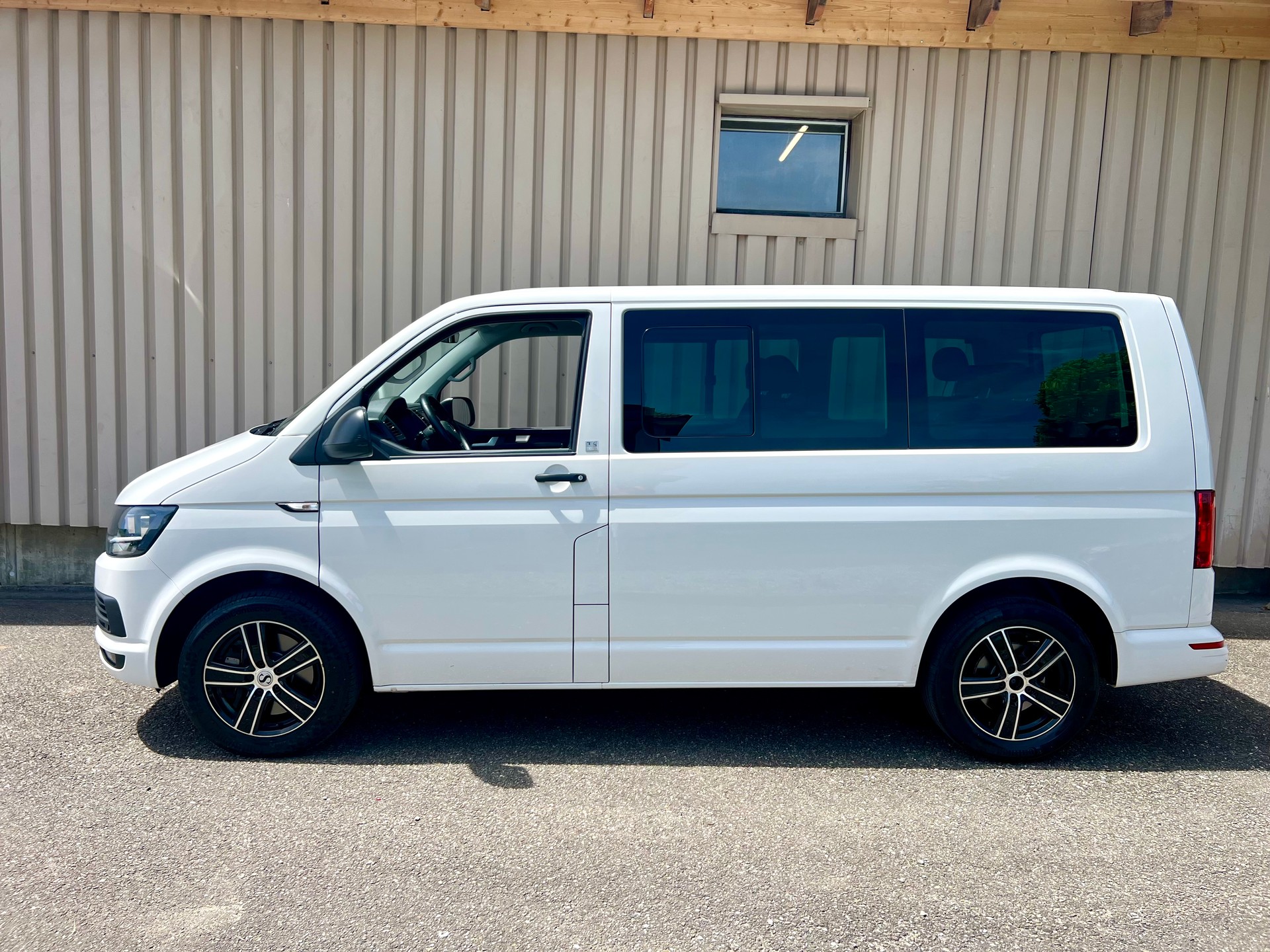 VW T6 Multivan 2.0 TDI Comfortline 4Motion DSG by Nutzfahrzeugcenter Seetal-image-6