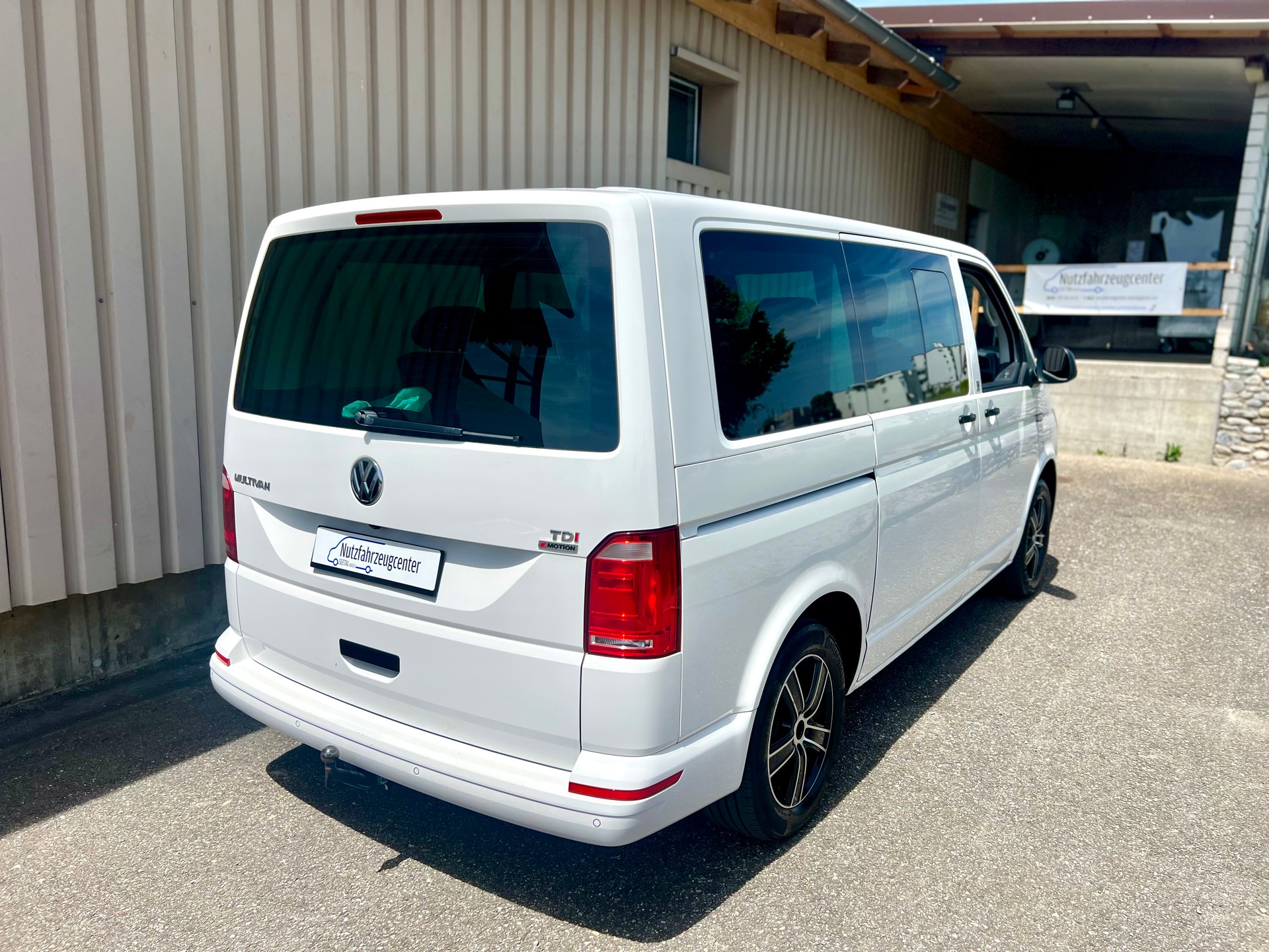 VW T6 Multivan 2.0 TDI Comfortline 4Motion DSG by Nutzfahrzeugcenter Seetal-image-4