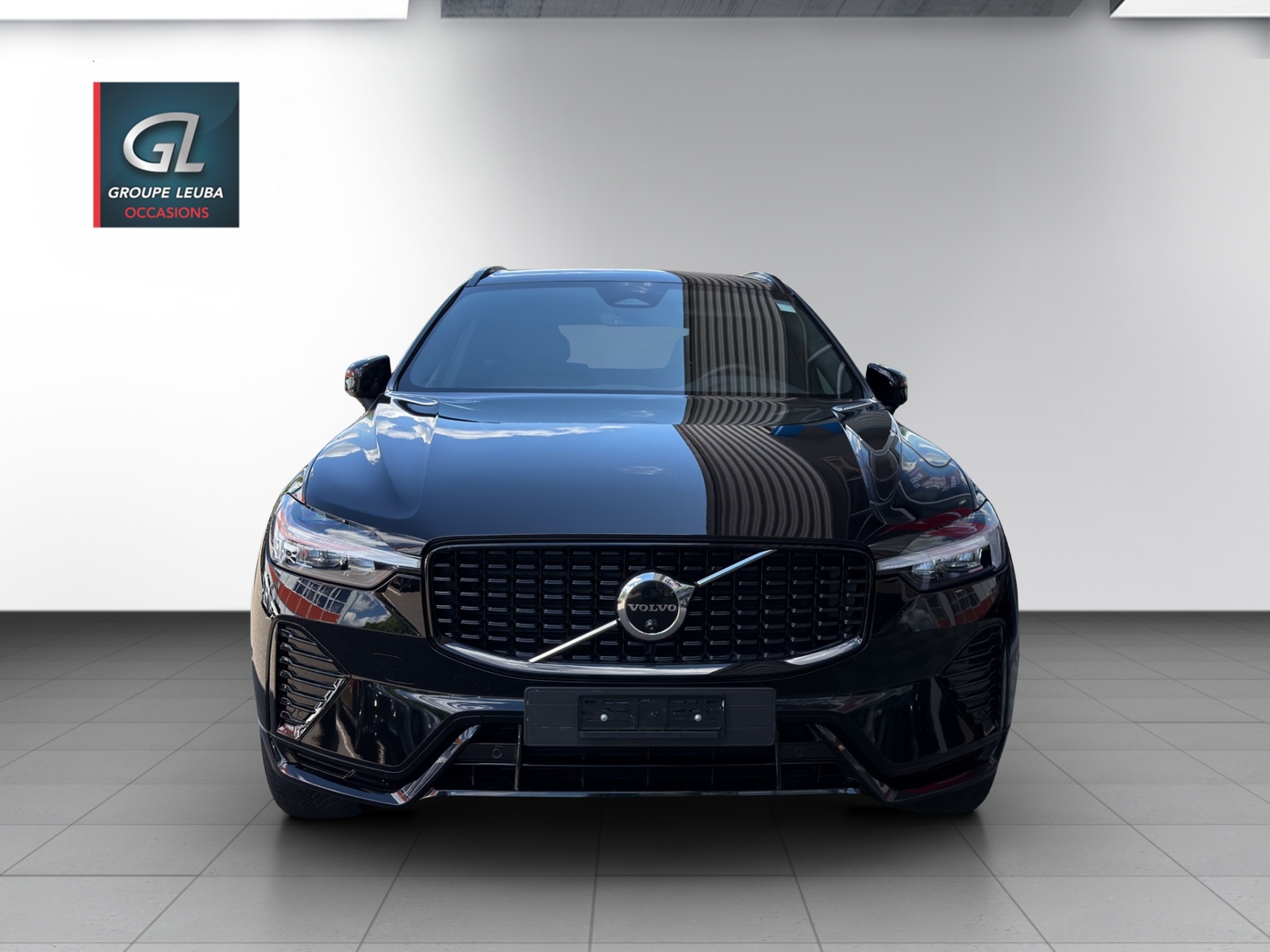 VOLVO XC60 B5 B AWD Plus Dark-showroom-element-2
