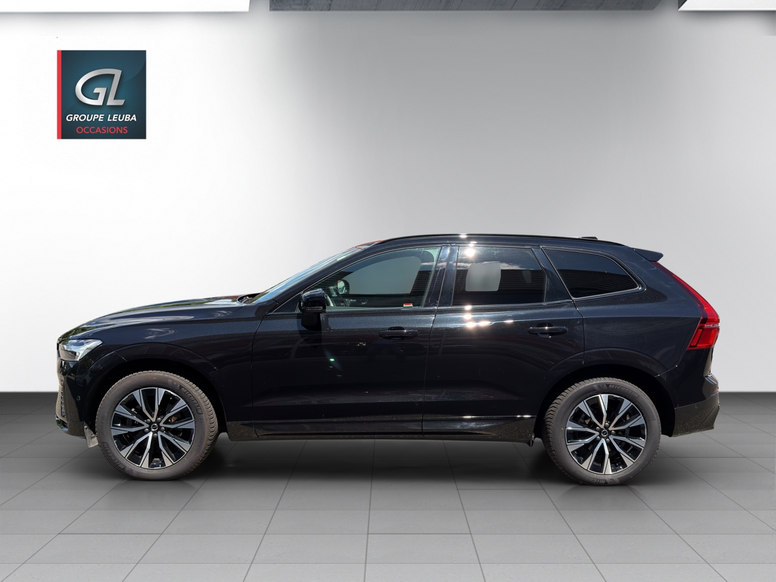 VOLVO XC60 B5 B AWD Plus Dark-showroom-element-1
