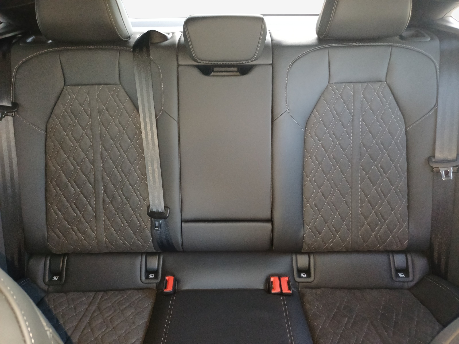 AUDI Q6 Sportback e-tron quattro-image-11