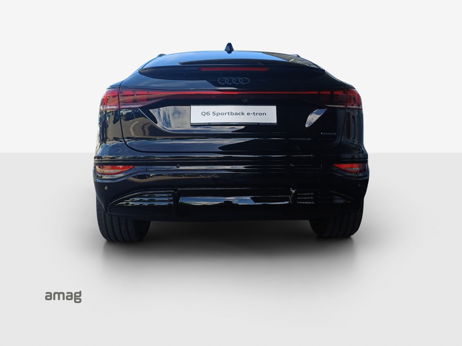AUDI Q6 Sportback e-tron quattro-showroom-element-3