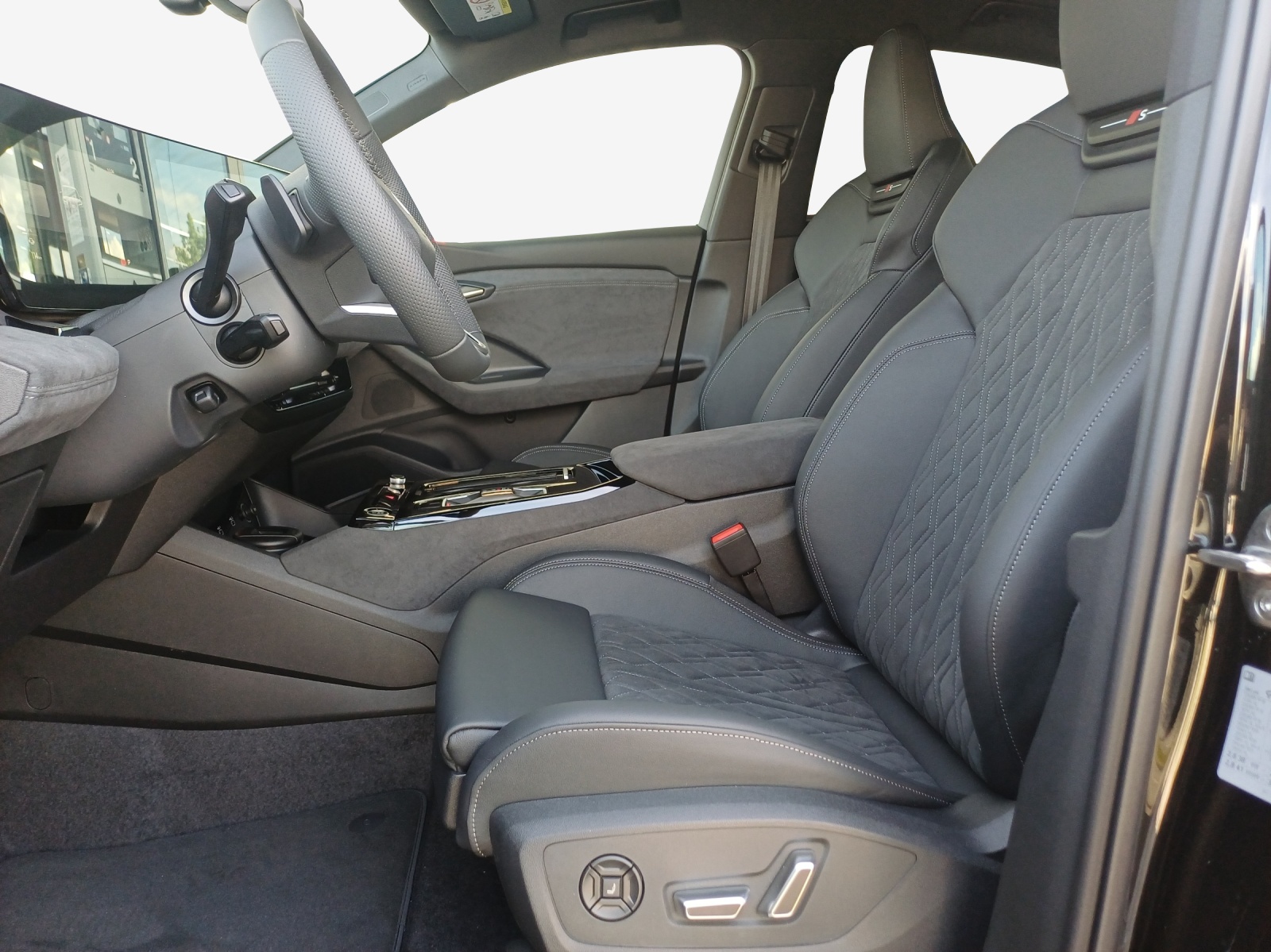 AUDI Q6 Sportback e-tron quattro-image-7