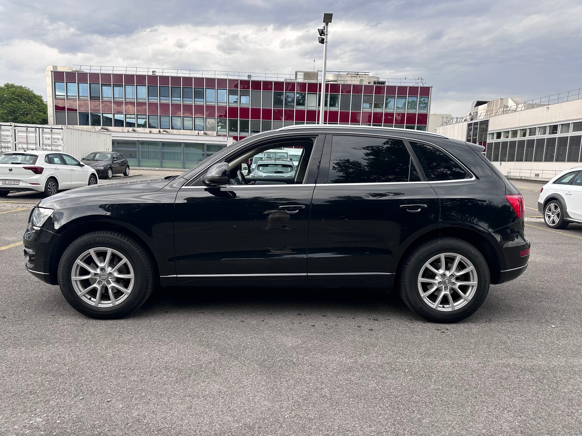 AUDI Q5 2.0 TFSI quattro S-tronic-image-1