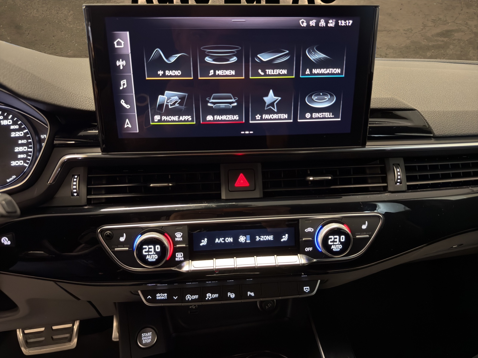 AUDI A4 Avant 40 S line G-tronic-image-8