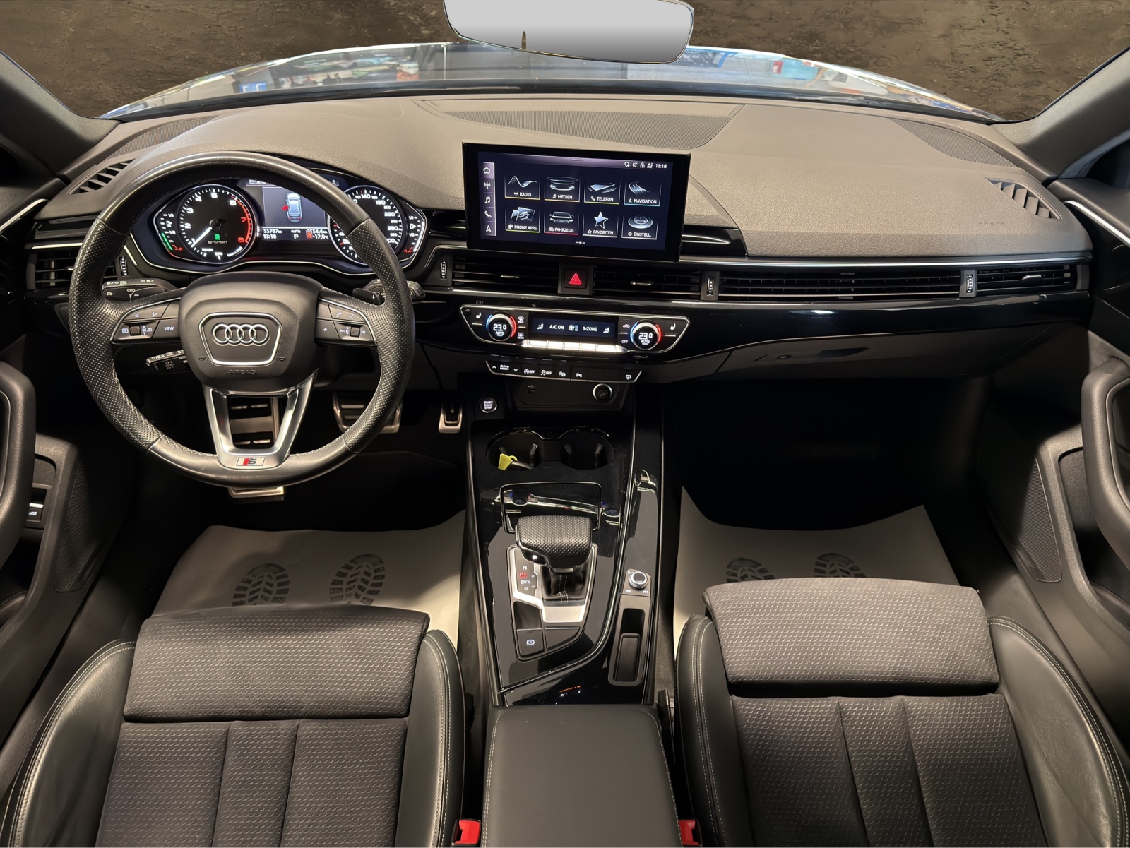 AUDI A4 Avant 40 S line G-tronic-showroom-element-3