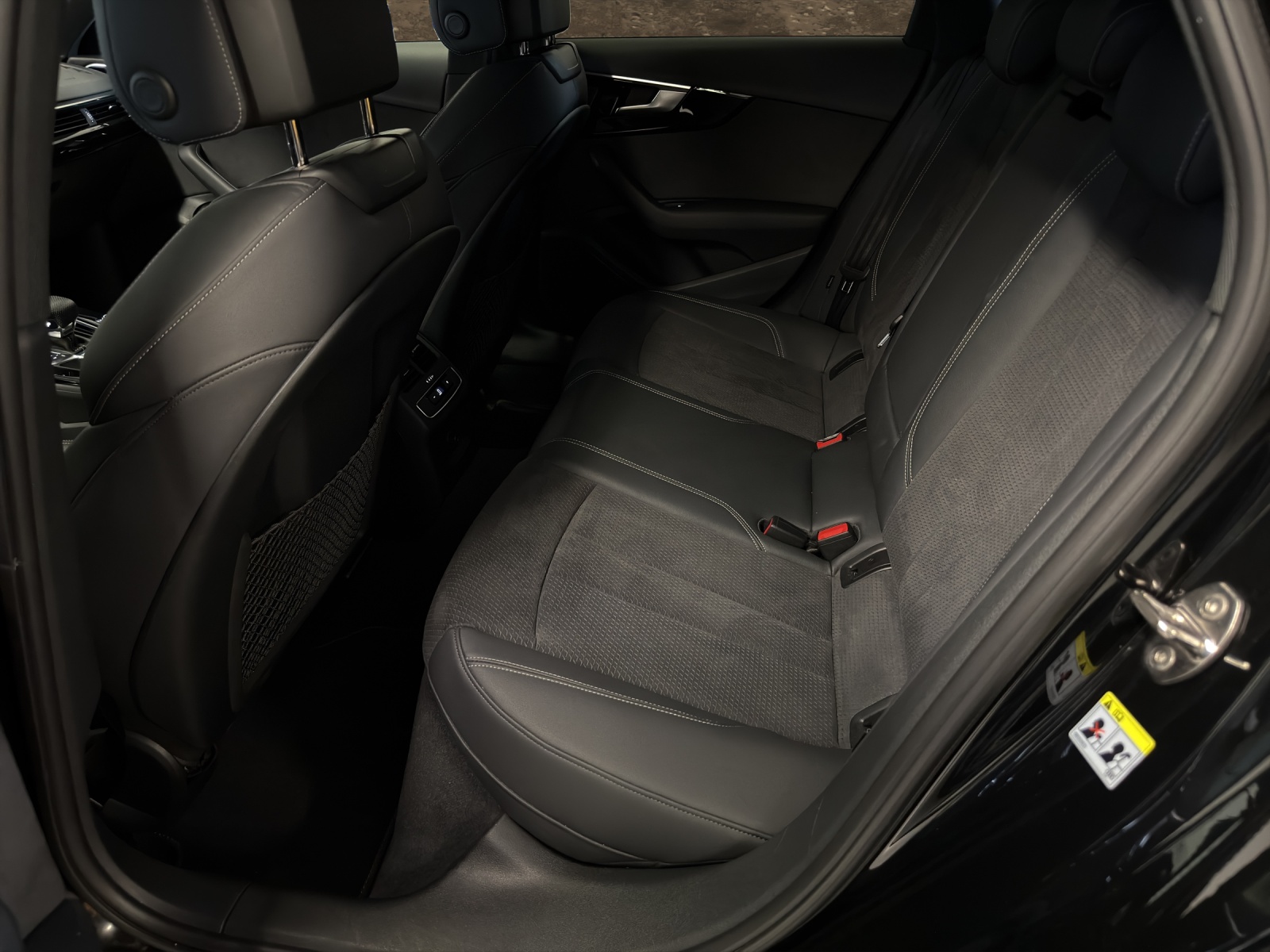 AUDI A4 Avant 40 S line G-tronic-image-11