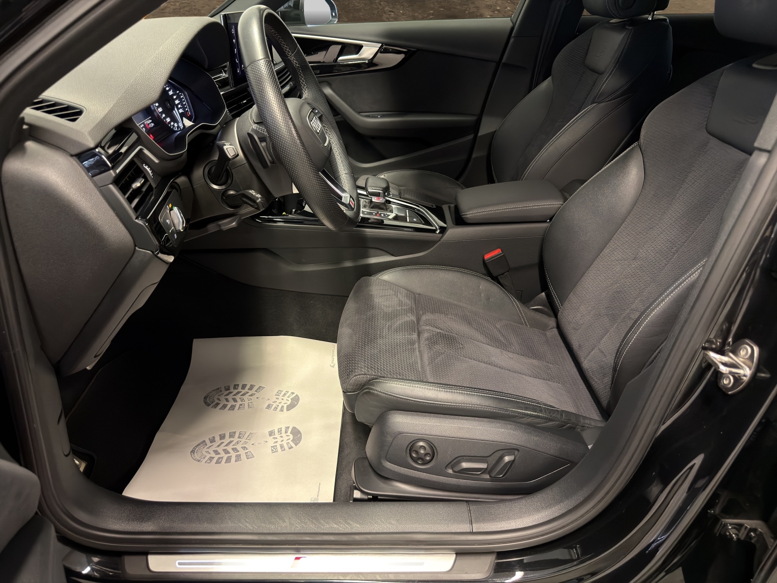 AUDI A4 Avant 40 S line G-tronic-image-13