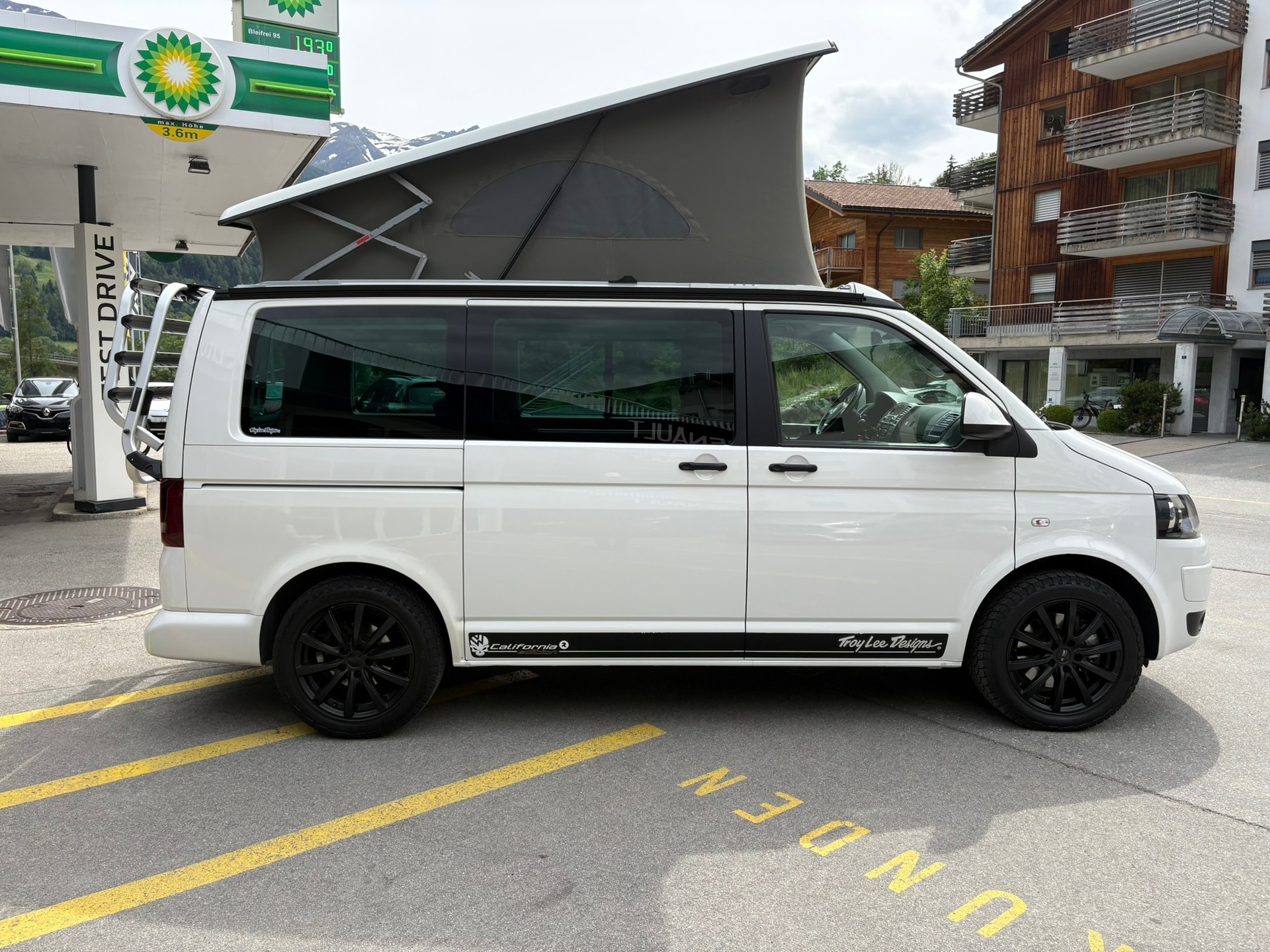 VW Calif TDI Beach Edit 4M-showroom-element-3