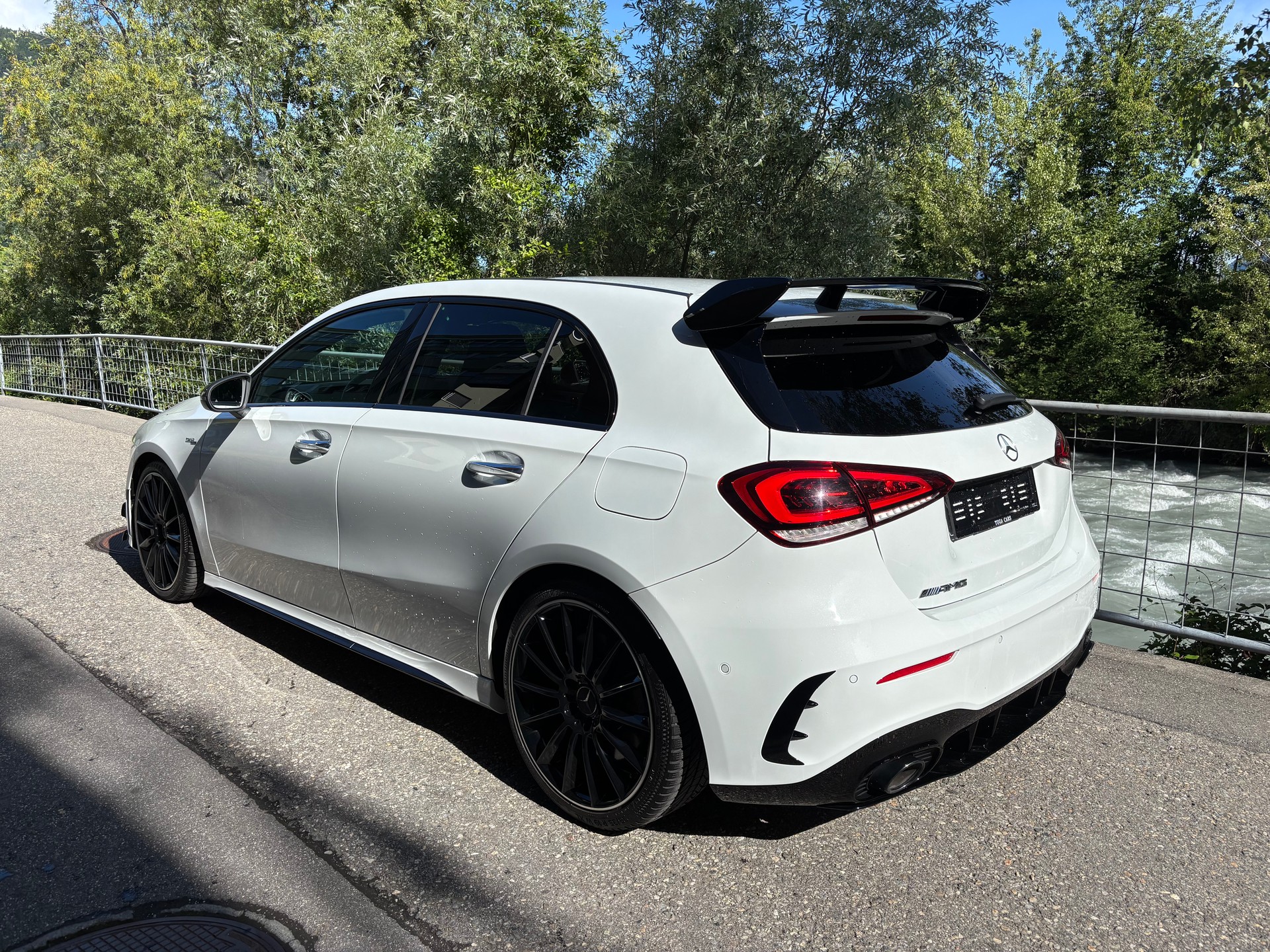 MERCEDES-BENZ A 35 AMG 4Matic Edition 1 Speedshift-showroom-element-2