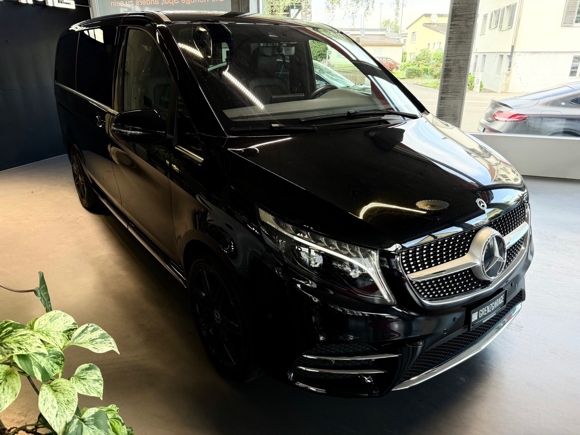 MERCEDES-BENZ V 300 d lang Exclusive 4Matic 9G-Tronic-showroom-element-1