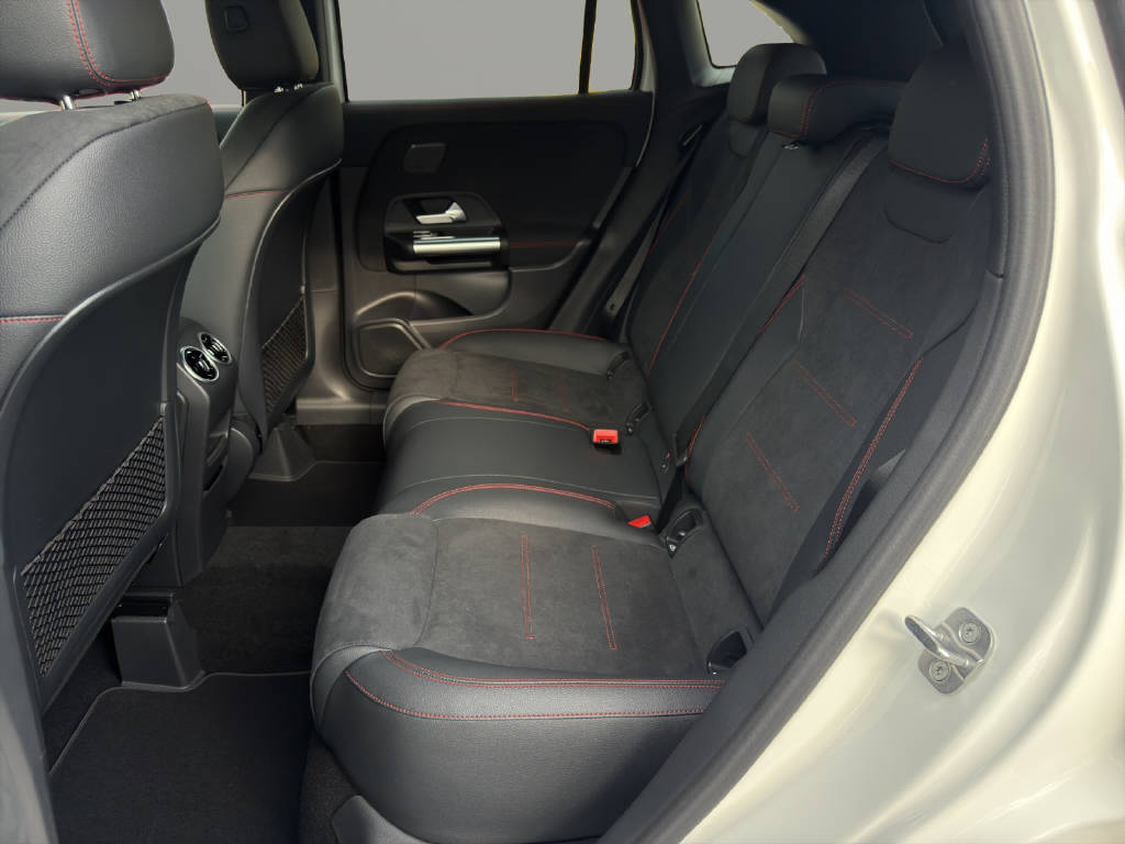 MERCEDES-BENZ GLA 220 d Swiss Star AMG Line 4matic-image-12