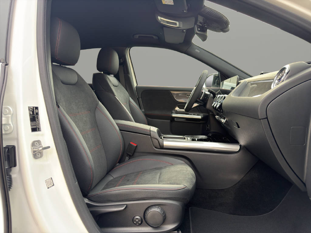 MERCEDES-BENZ GLA 220 d Swiss Star AMG Line 4matic-image-11