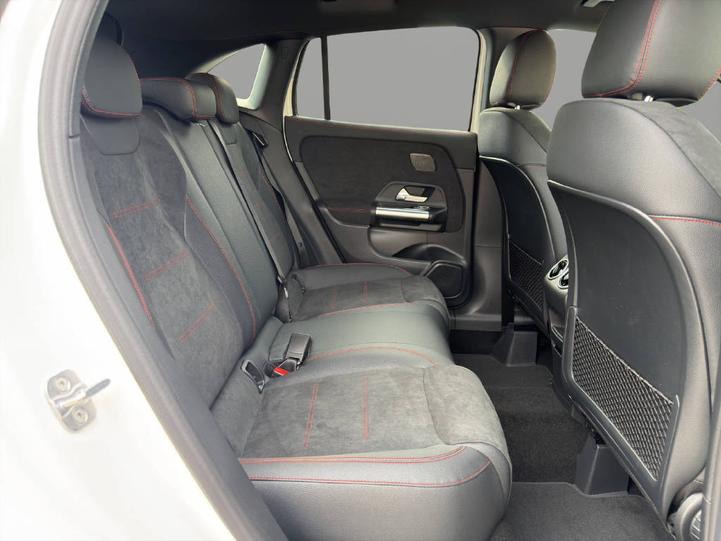 MERCEDES-BENZ GLA 220 d Swiss Star AMG Line 4matic-image-13