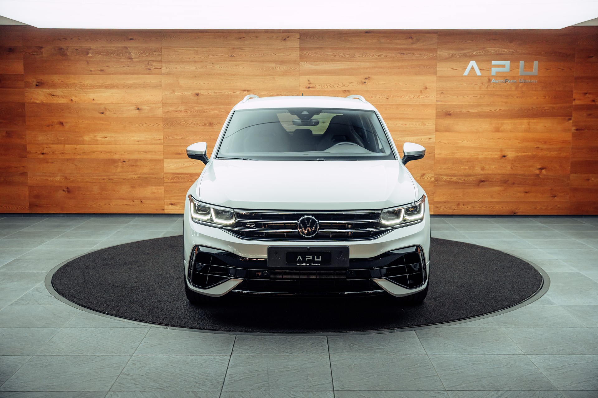 VW Tiguan 2.0TSI R 4Motion DSG-image-22