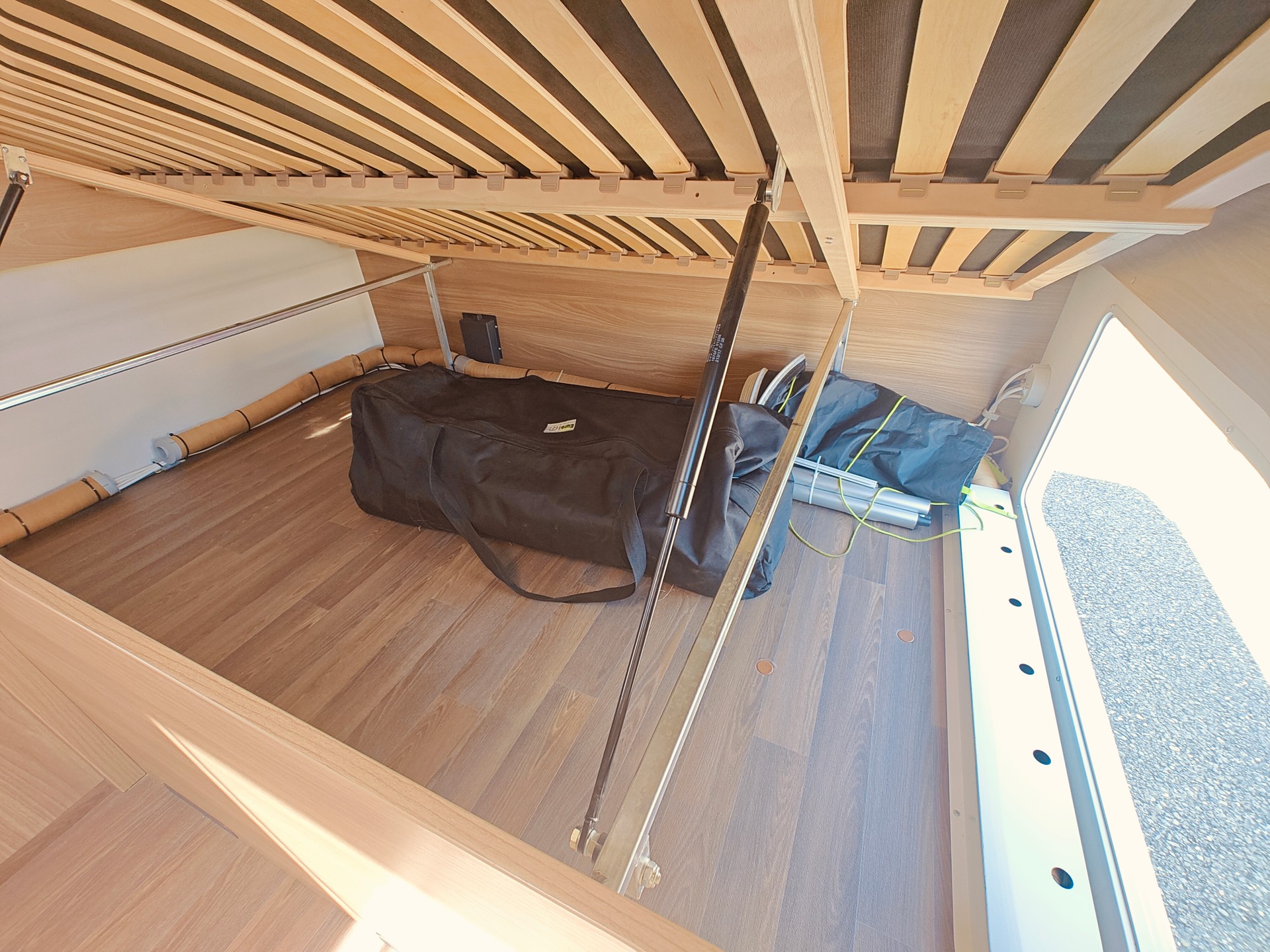 BÜRSTNER Premio 495 TK -- Stockbett -- Markise & SET -- Luftvorzelt-image-16