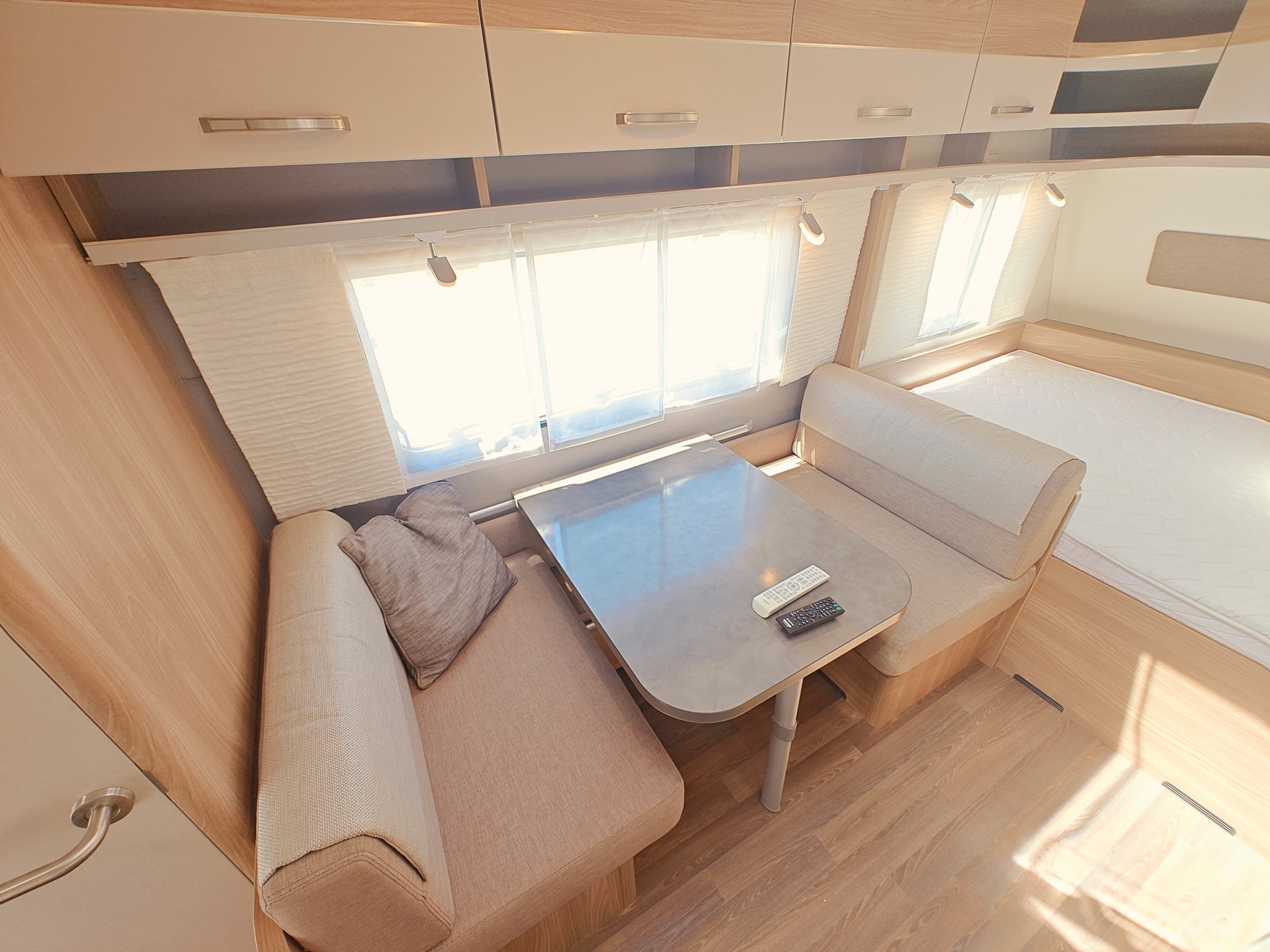 BÜRSTNER Premio 495 TK -- Stockbett -- Markise & SET -- Luftvorzelt-image-11