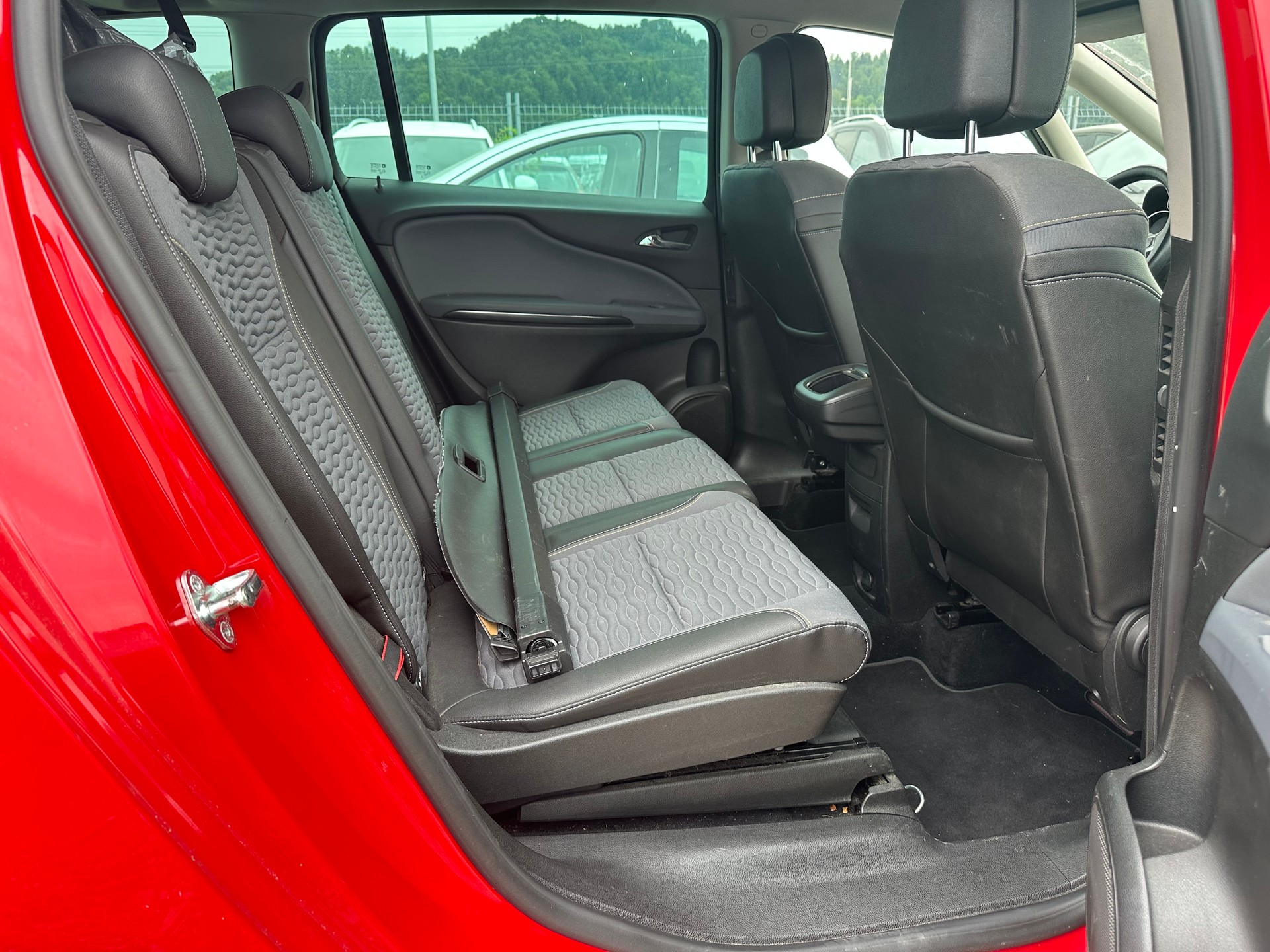 OPEL Zafira Tourer 2.0 CDTi Active Edition Automatic-image-13