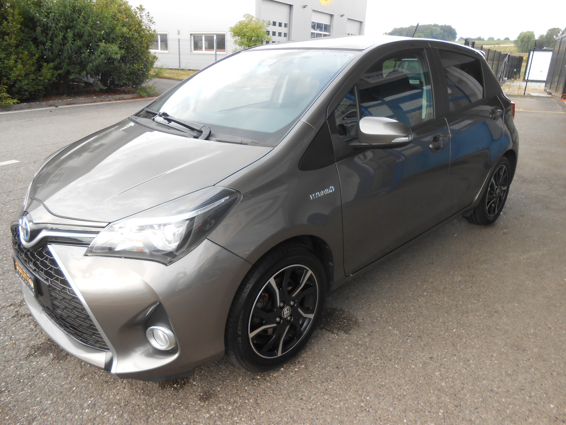 TOYOTA Yaris 1.5 VVT-i Hybrid Sol Premium e-CVT-image-1