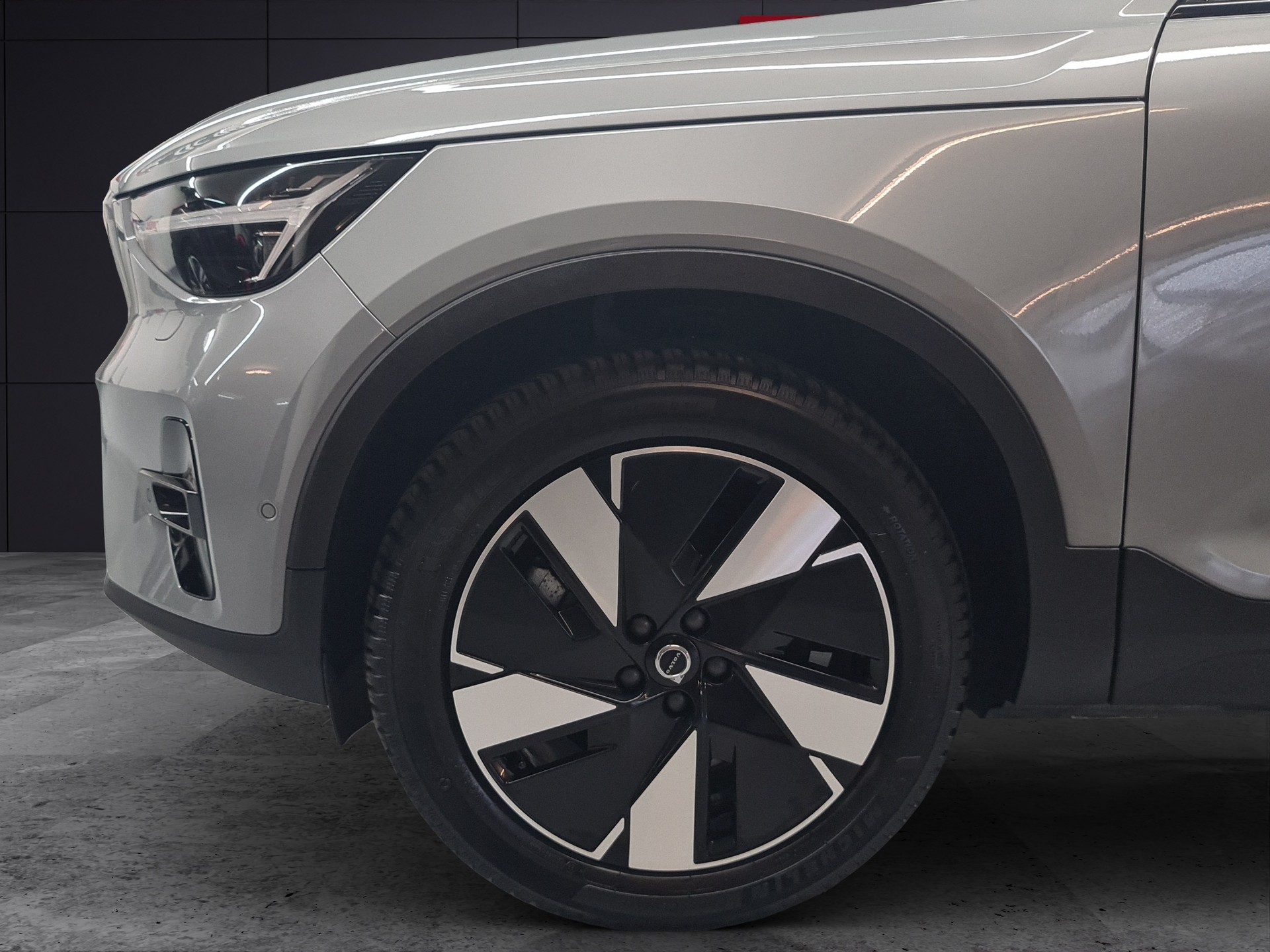 VOLVO C40 E80 Plus AWD-showroom-element-3