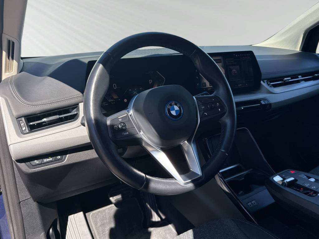 BMW 225e xDrive Active Tourer-image-4
