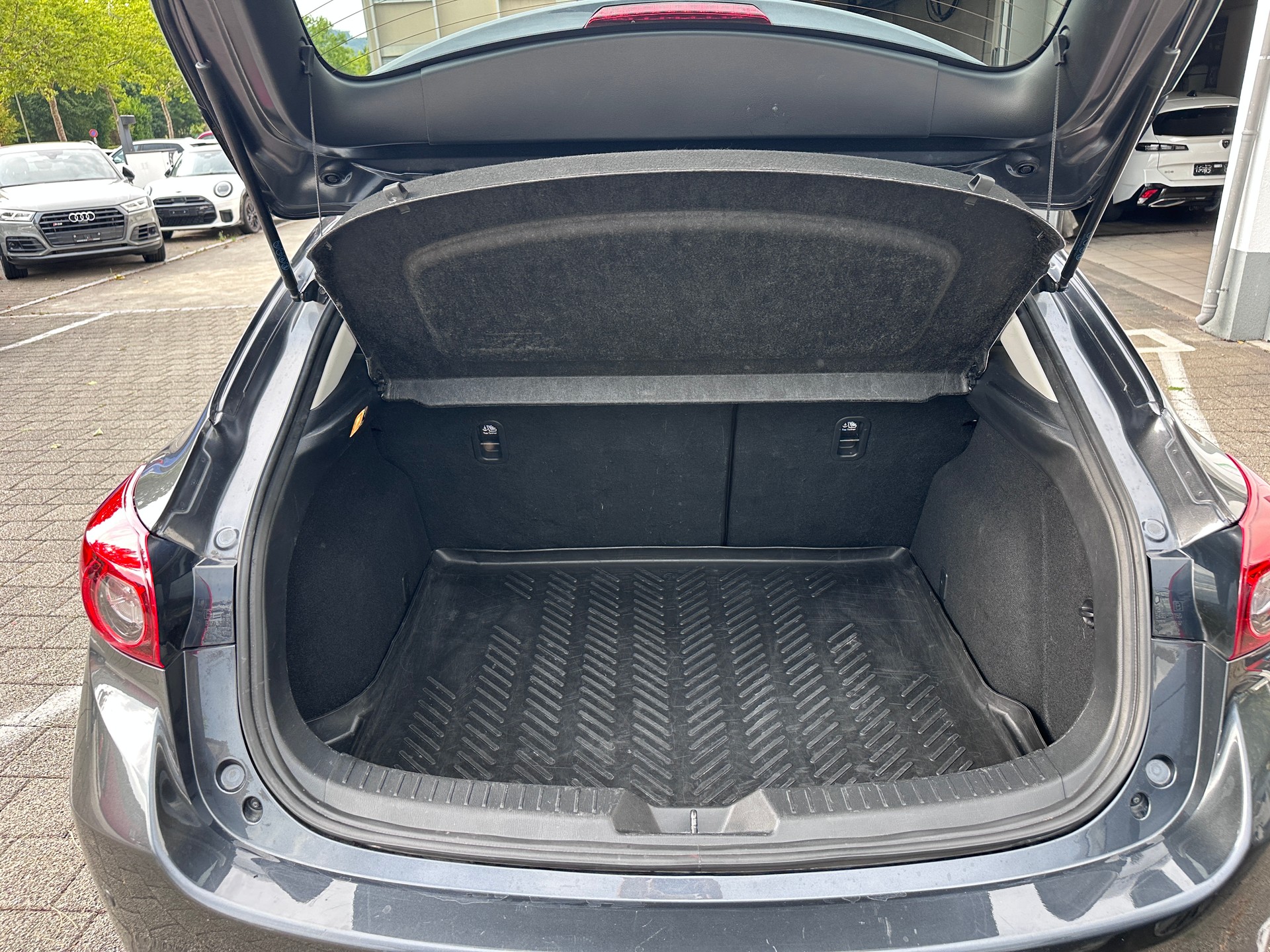 MAZDA 3 2.2 16V CD Ambition Plus Activematic-image-14