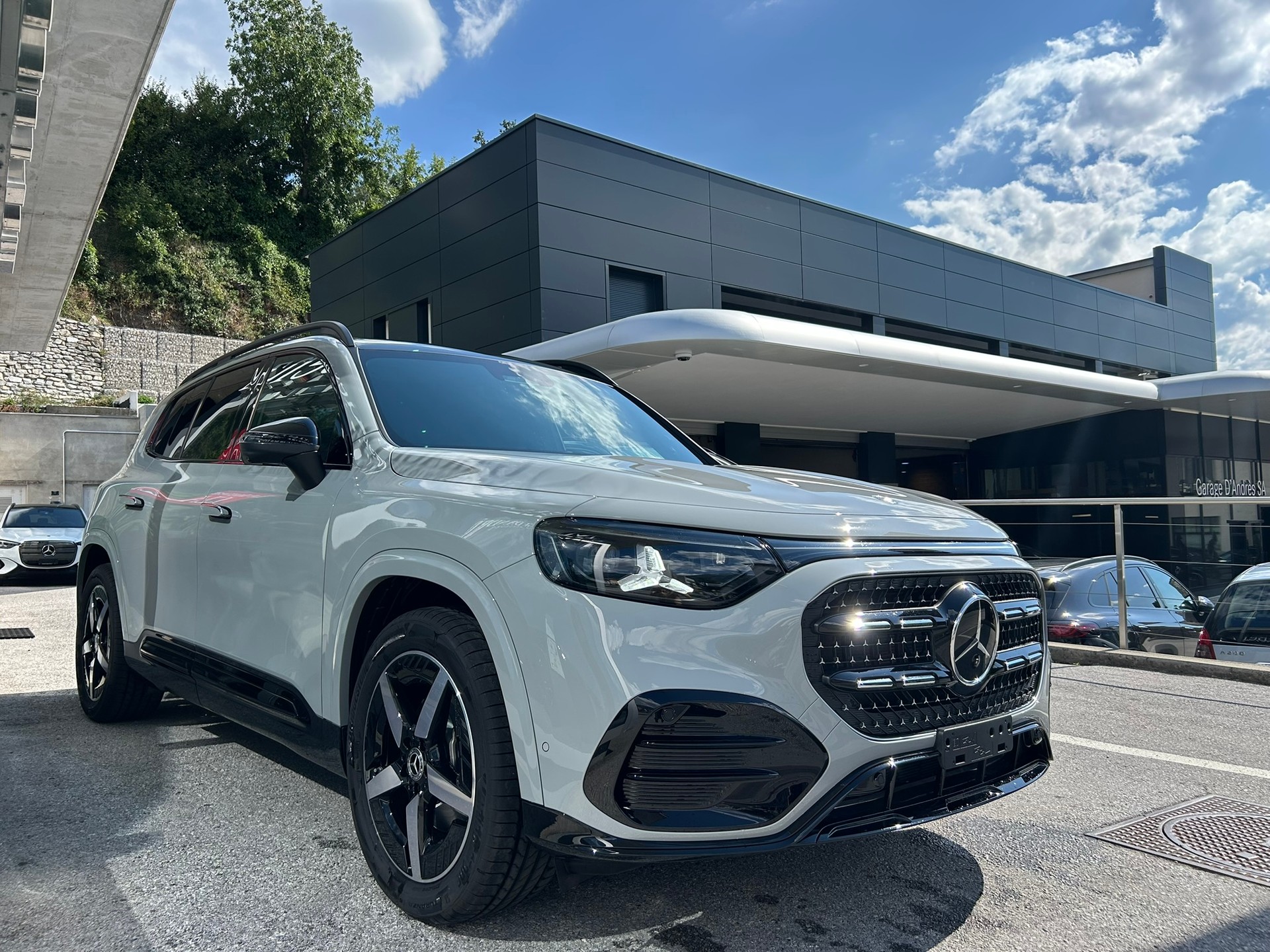 MERCEDES-BENZ GLB 220 4Matic AMG Line 8G-Tronic-showroom-element-2