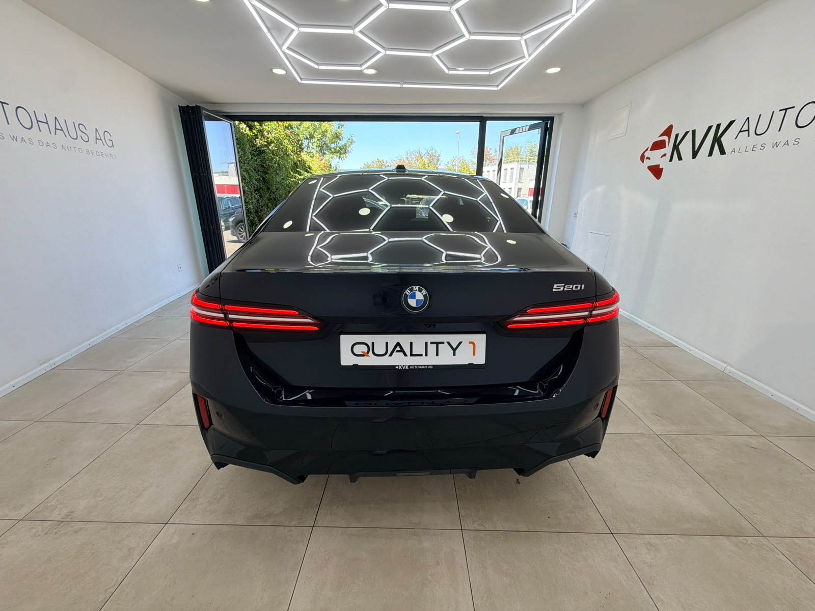 BMW 520i 48V M Sport Steptronic | Panorama | Vollausstattung | Garantie |-image-7
