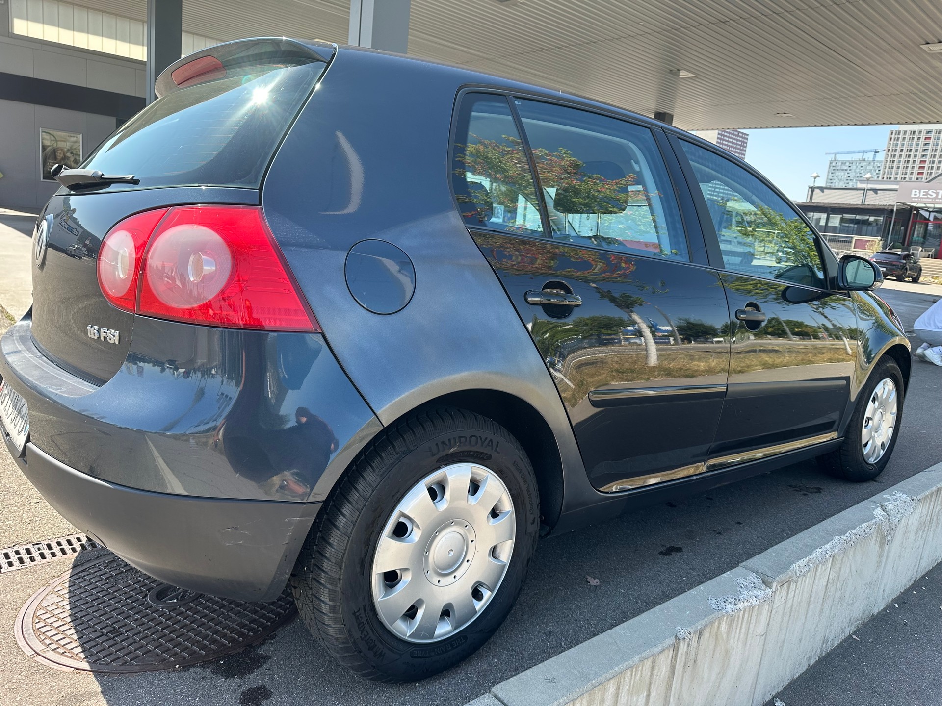 VW Golf 1.6 FSI Sportline-image-4